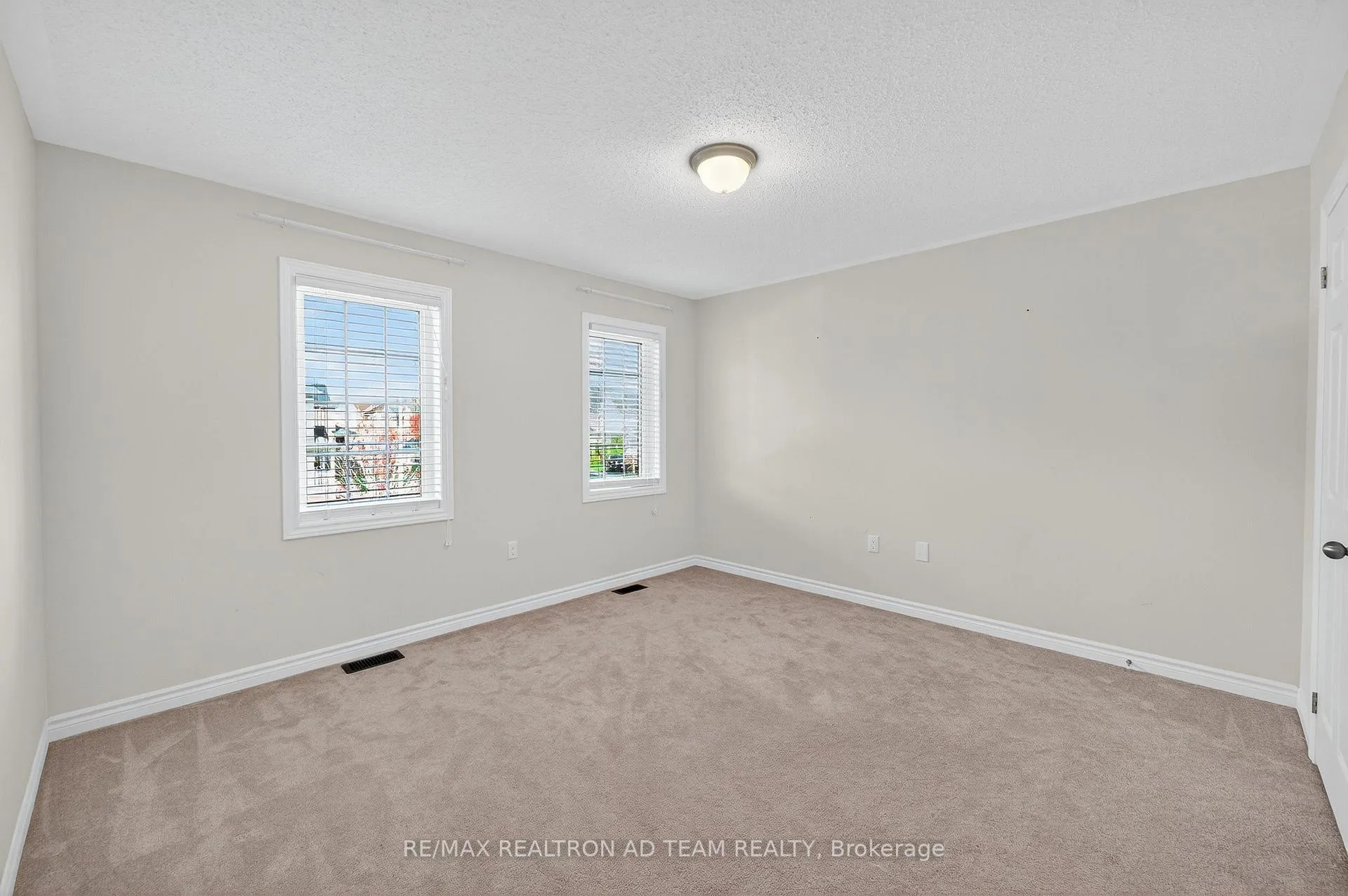 Photo 29 of 11 Kilpatrick Court, Clarington, Bowmanville — HOMEH
