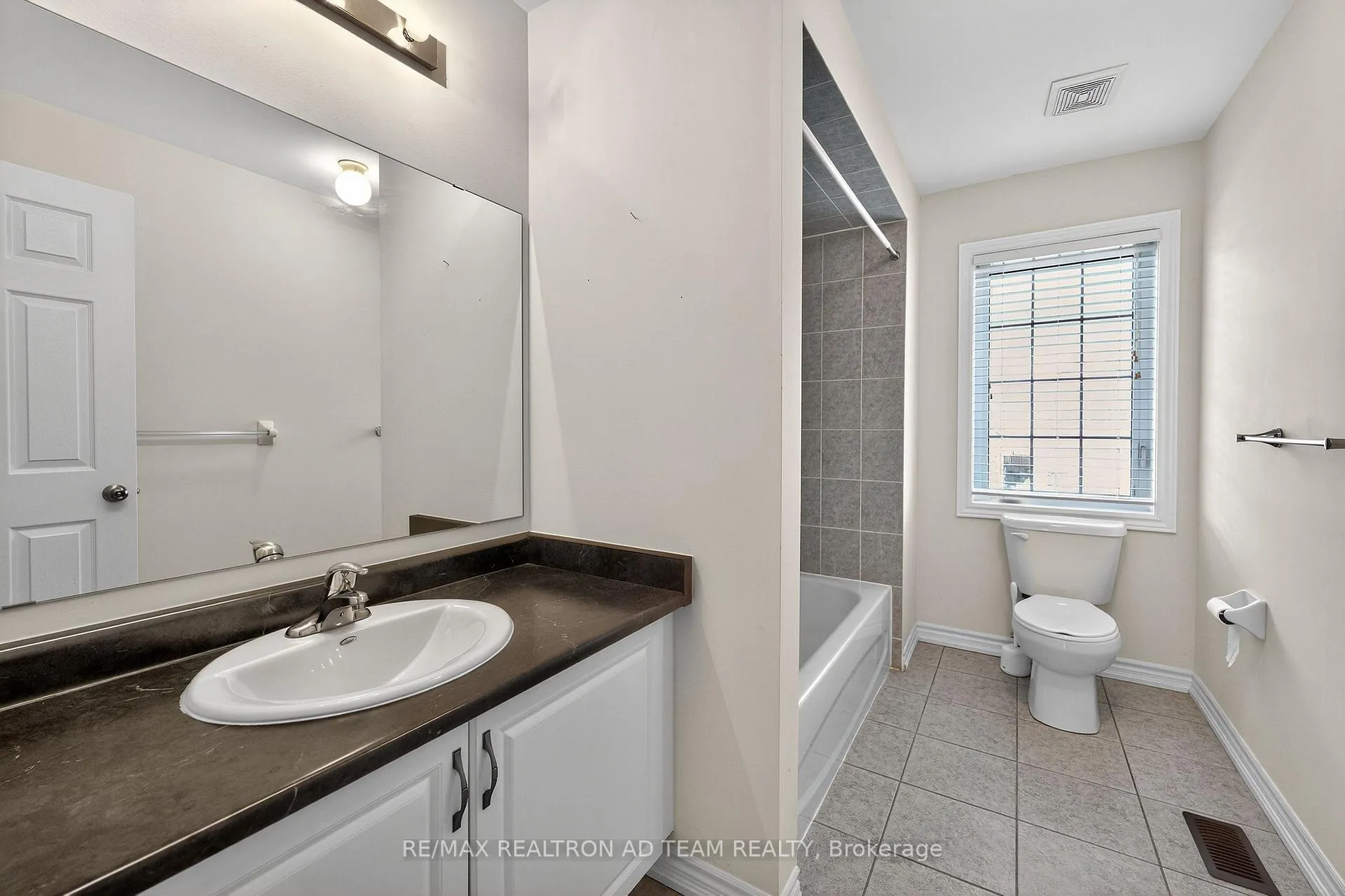 Photo 31 of 11 Kilpatrick Court, Clarington, Bowmanville — HOMEH