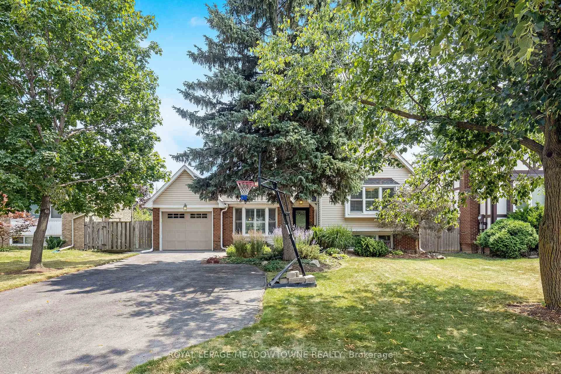 Photo 1 of 742 Willow Avenue, Milton, Dorset Park — HOMEH