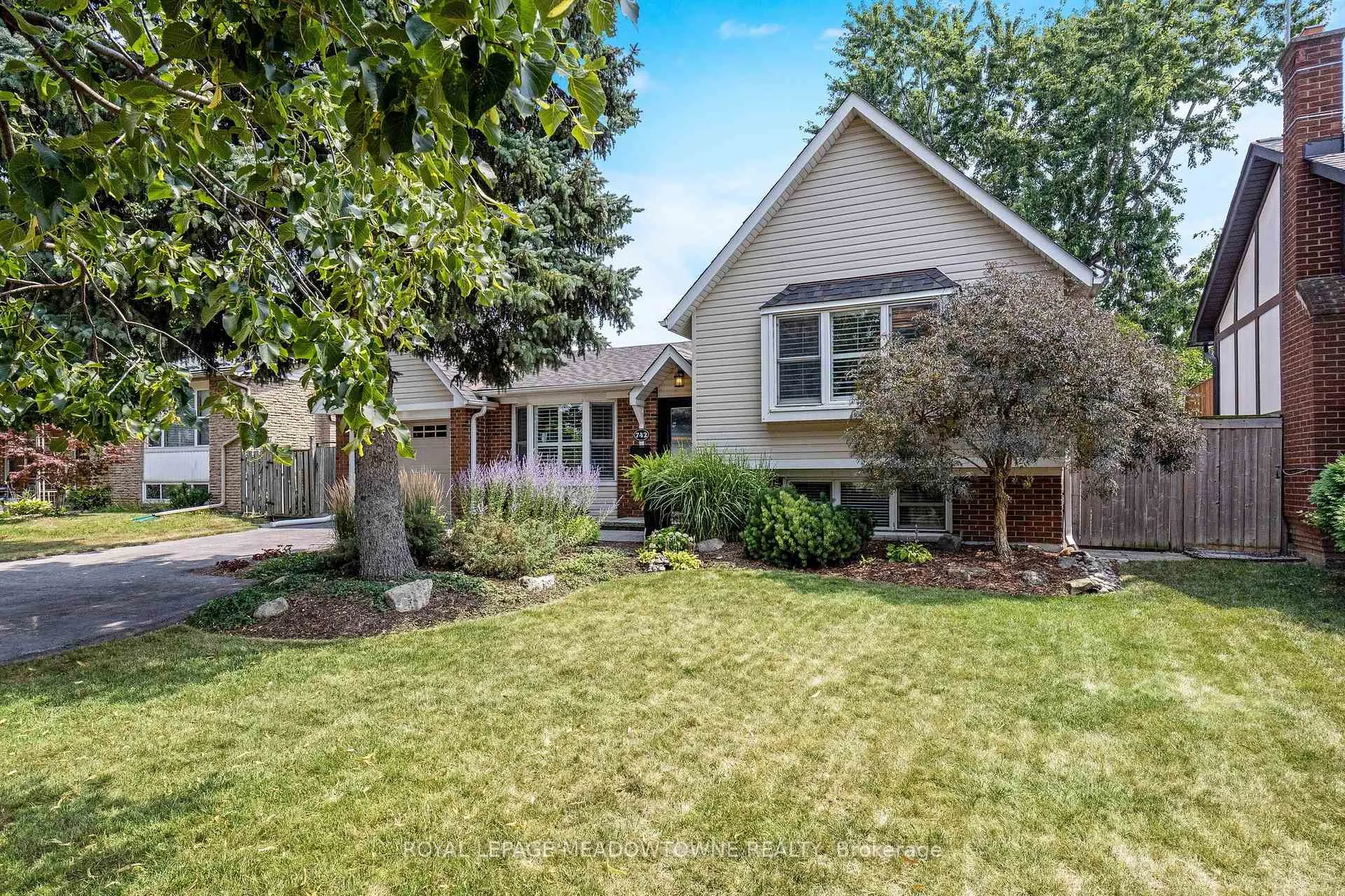 Photo 2 of 742 Willow Avenue, Milton, Dorset Park — HOMEH