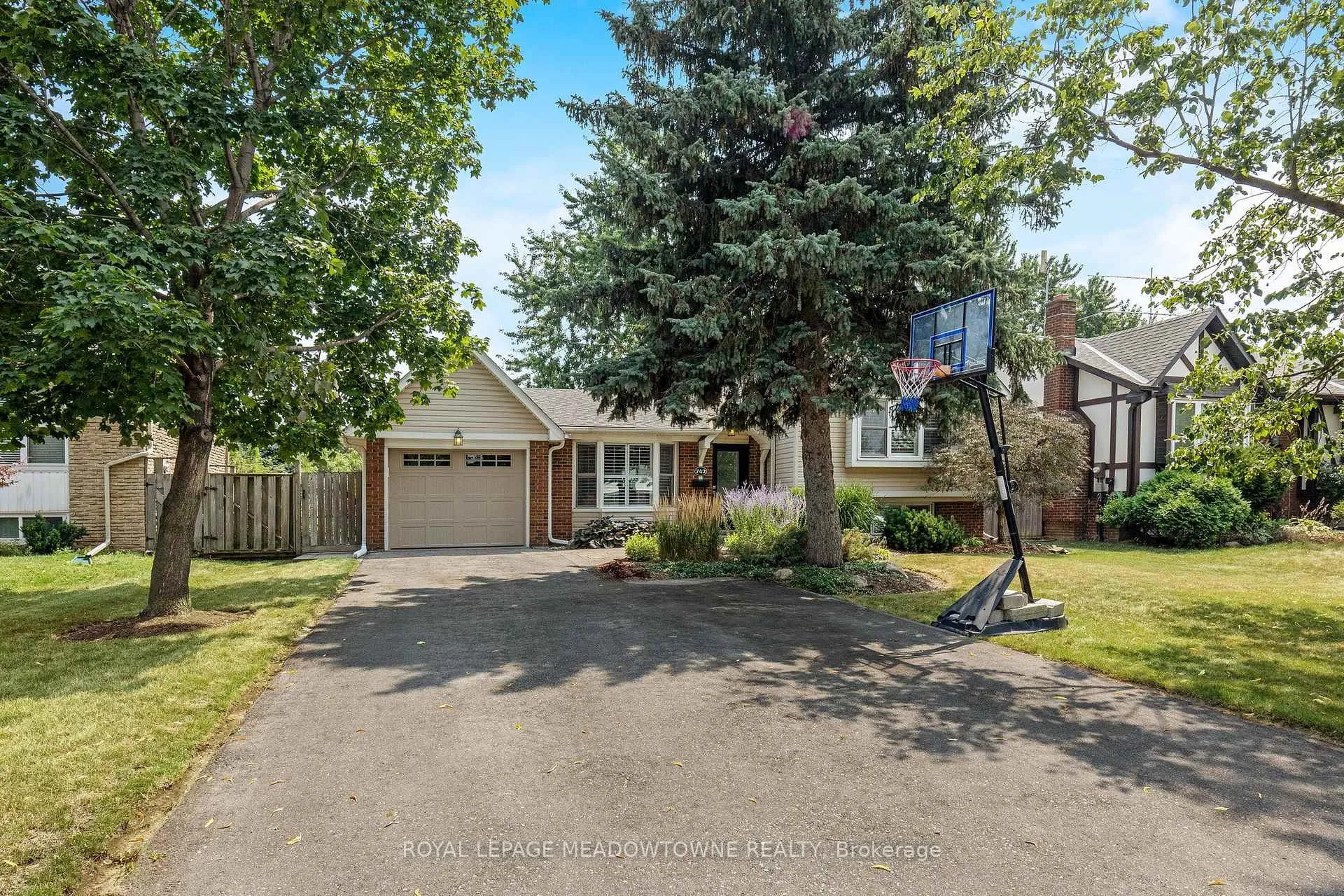 Photo 3 of 742 Willow Avenue, Milton, Dorset Park — HOMEH