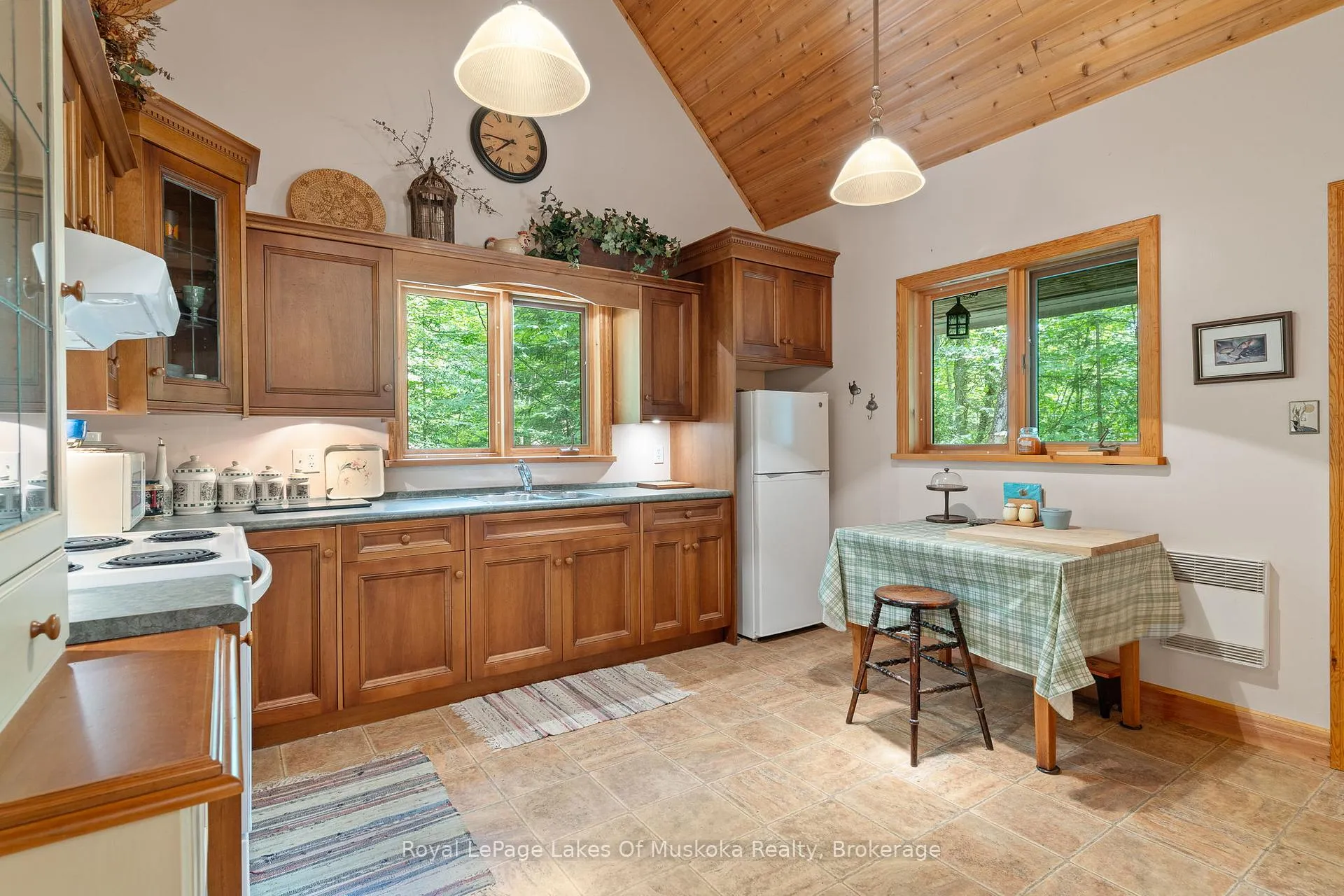 Photo 10 of 1236 Grace Road, Minden Hills, Minden — HOMEH