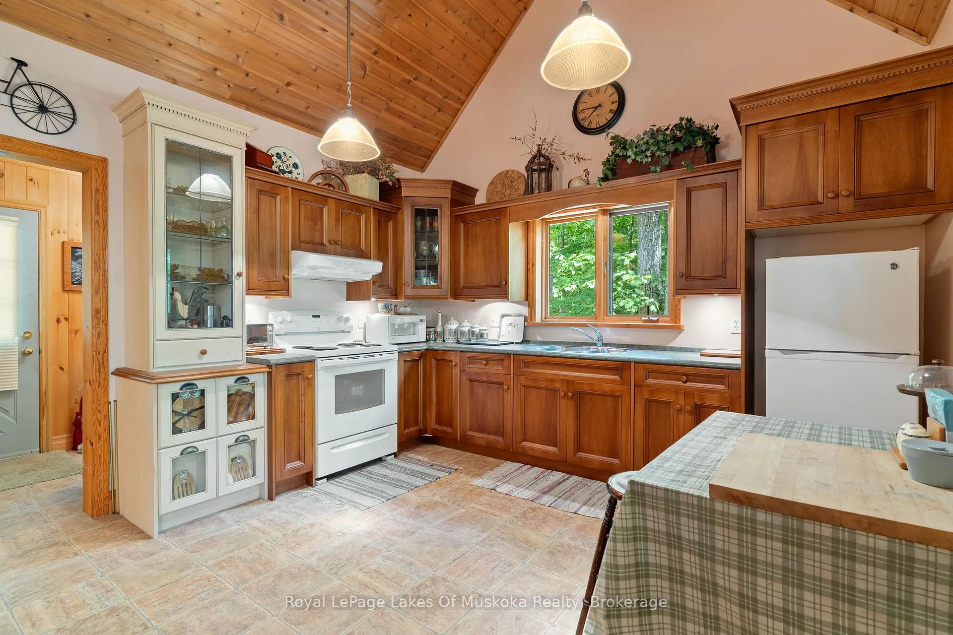 Photo 11 of 1236 Grace Road, Minden Hills, Minden — HOMEH