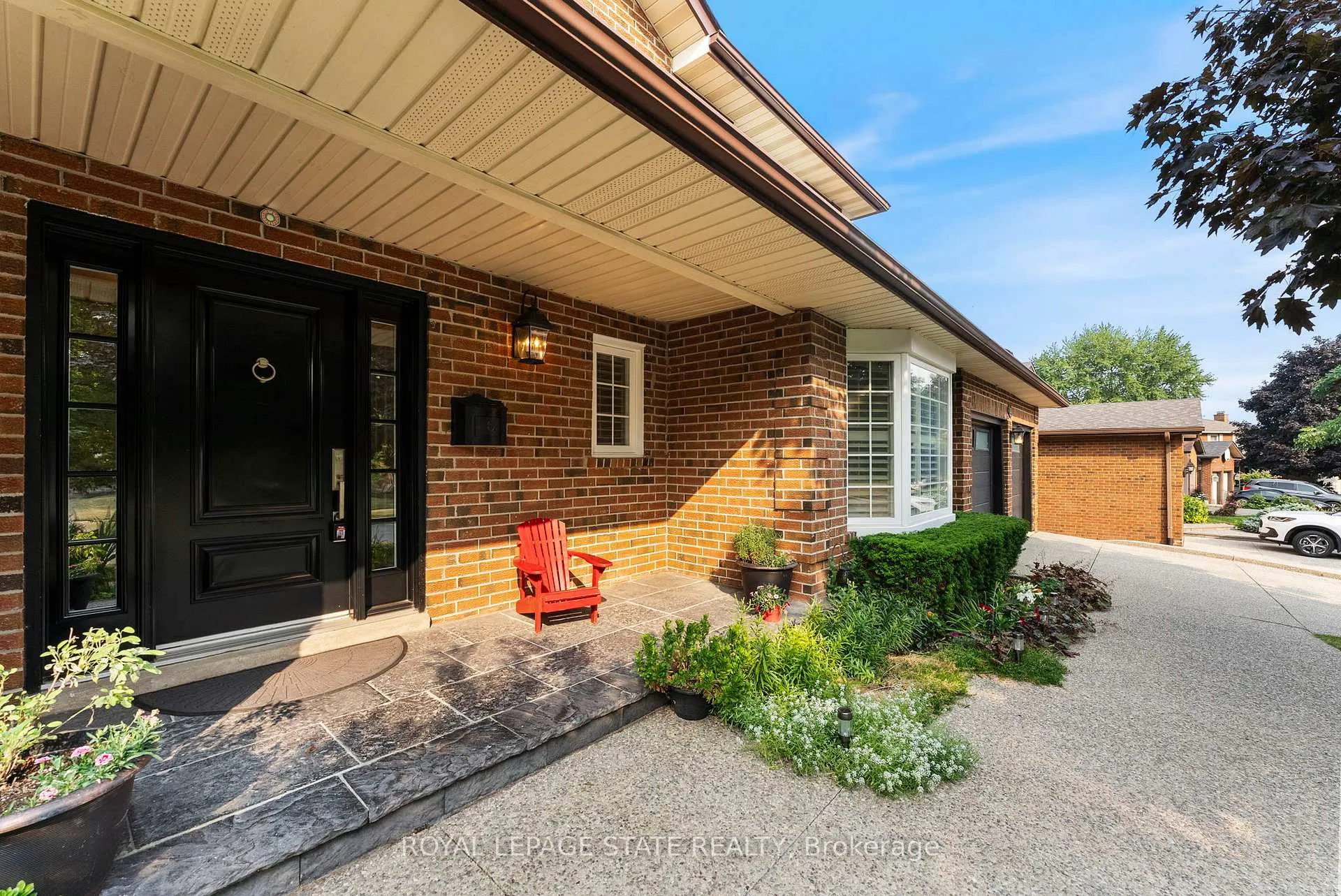 Photo 5 of 1511 Jasmine Crescent, Oakville, Falgarwood — HOMEH
