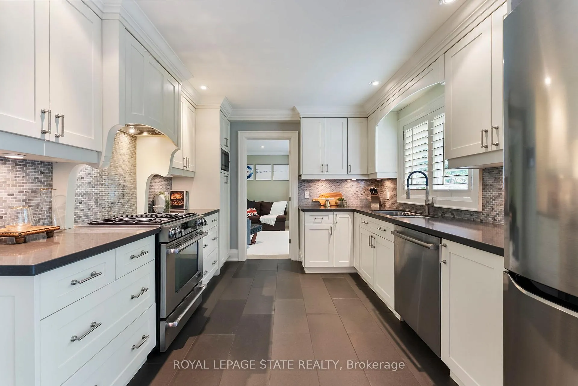 Photo 16 of 1511 Jasmine Crescent, Oakville, Falgarwood — HOMEH