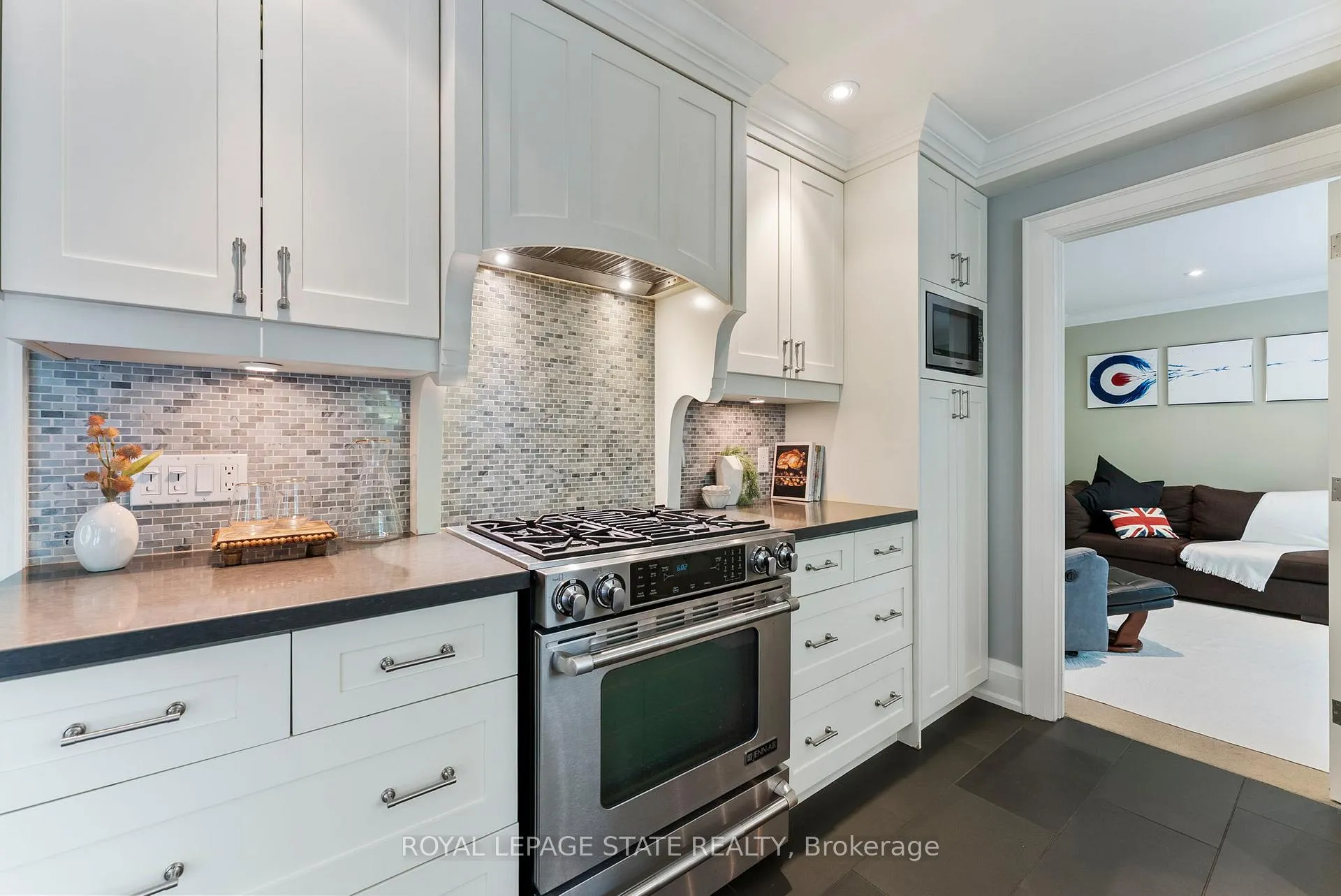 Photo 17 of 1511 Jasmine Crescent, Oakville, Falgarwood — HOMEH