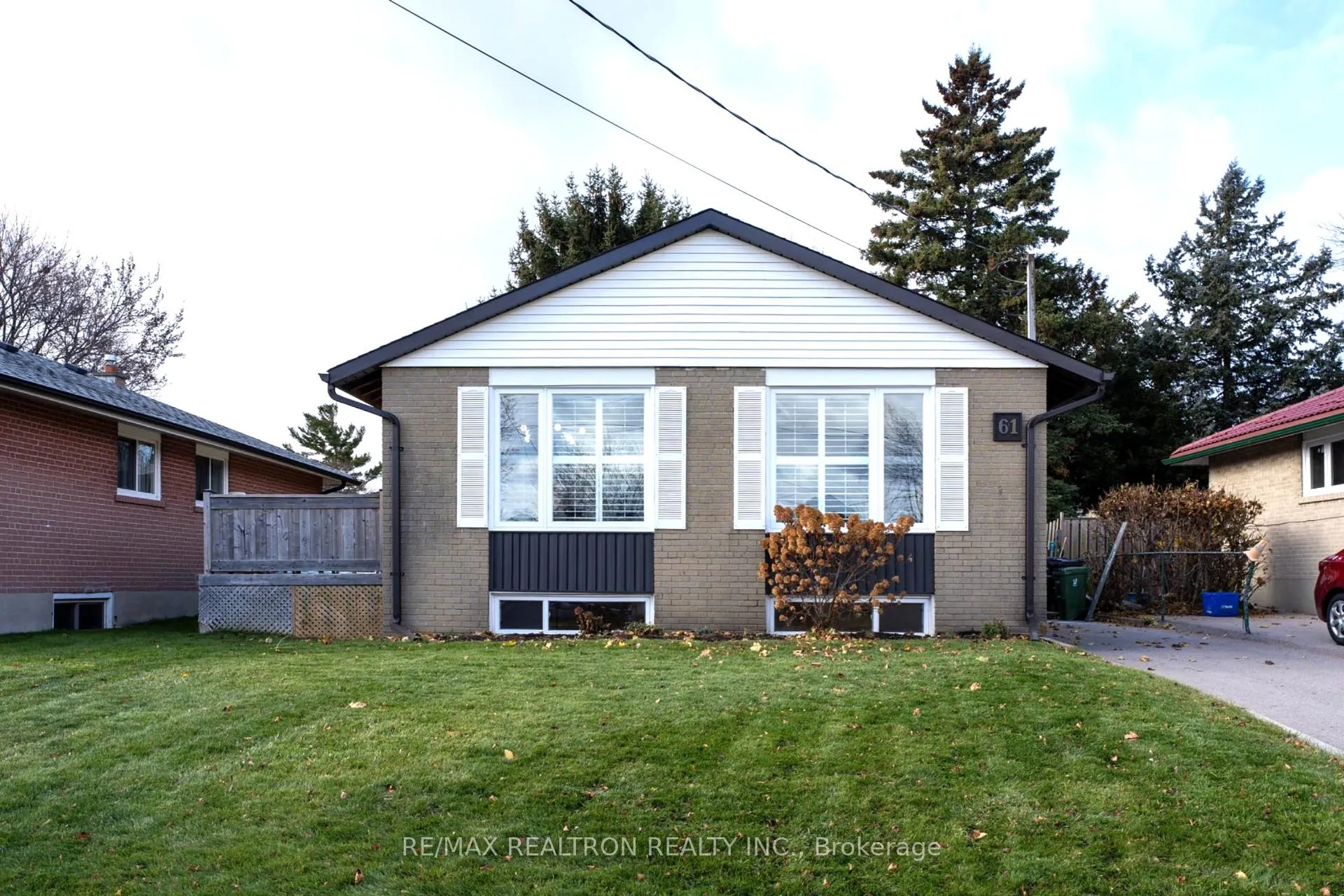 Photo 2 of 61 Bailey Crescent, Scarborough, Woburn — HOMEH