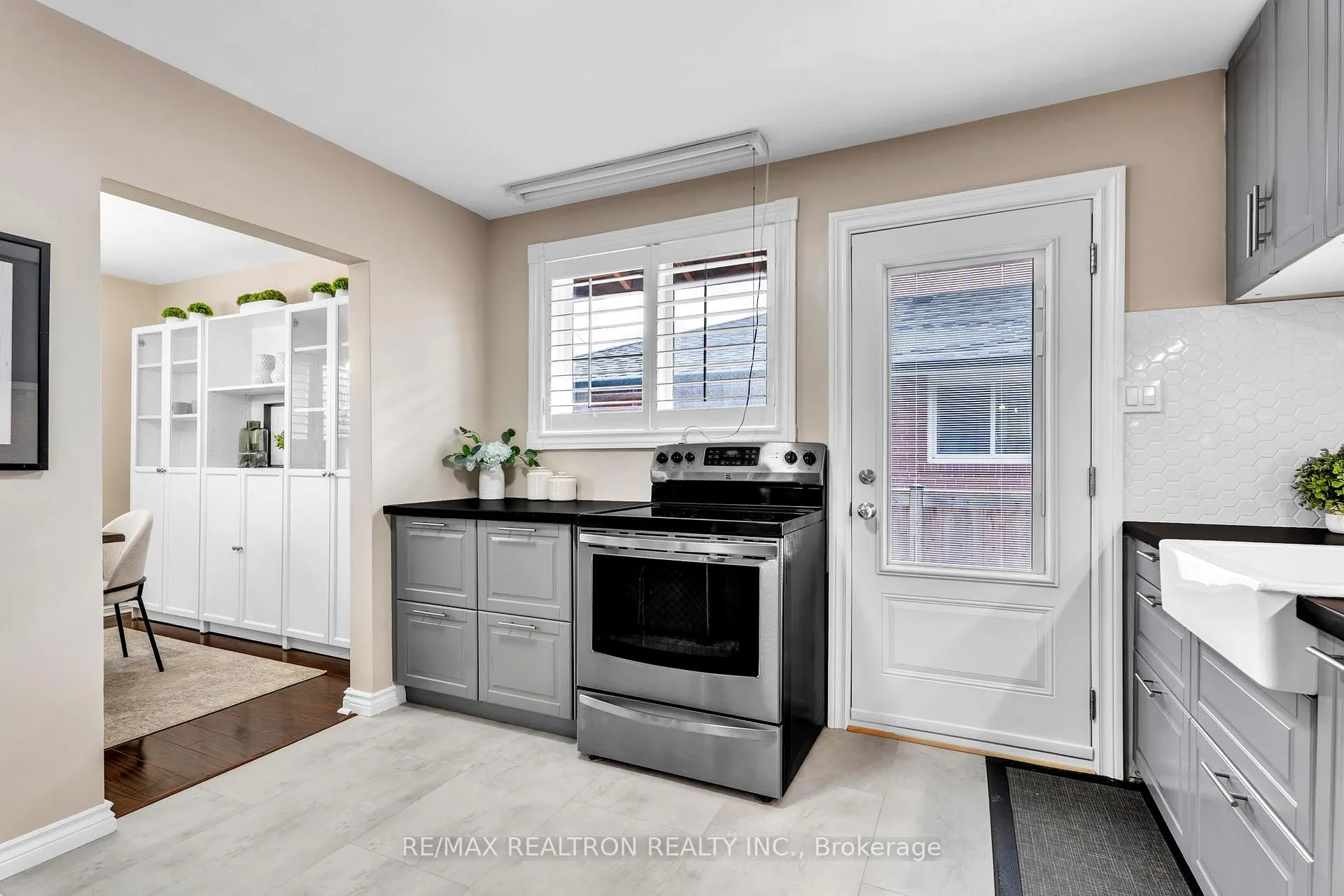 Photo 10 of 61 Bailey Crescent, Scarborough, Woburn — HOMEH