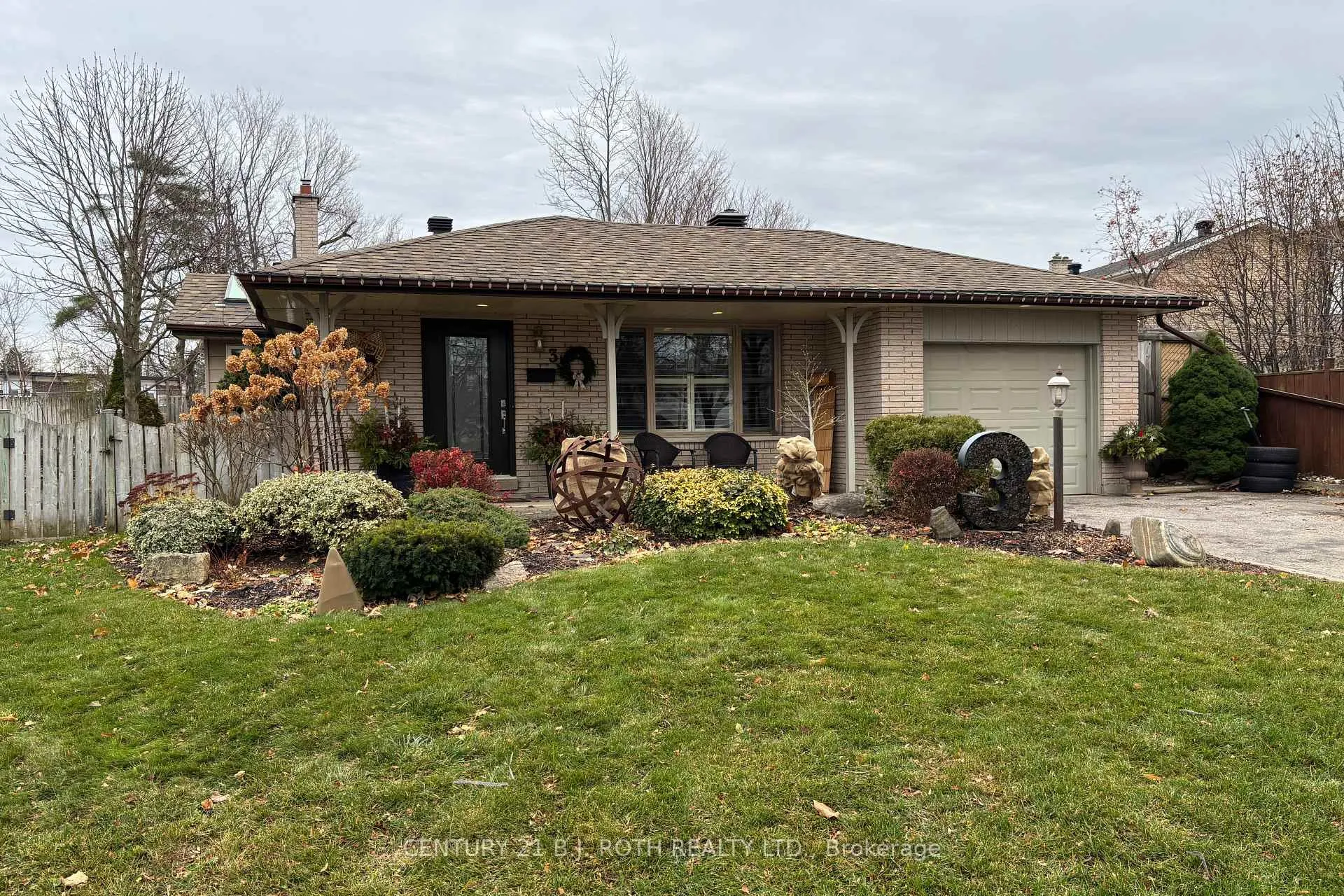 Photo 6 of 3 Marwendy Drive, Barrie, Grove East — HOMEH