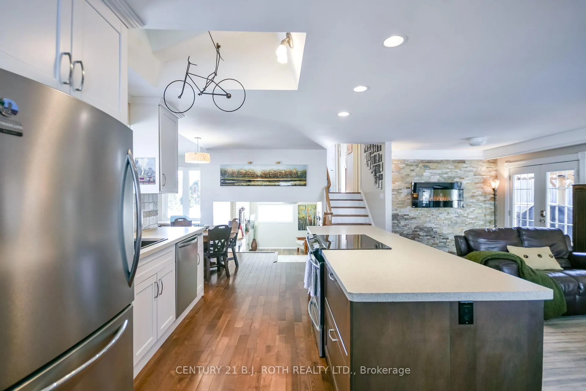Photo 7 of 3 Marwendy Drive, Barrie, Grove East — HOMEH