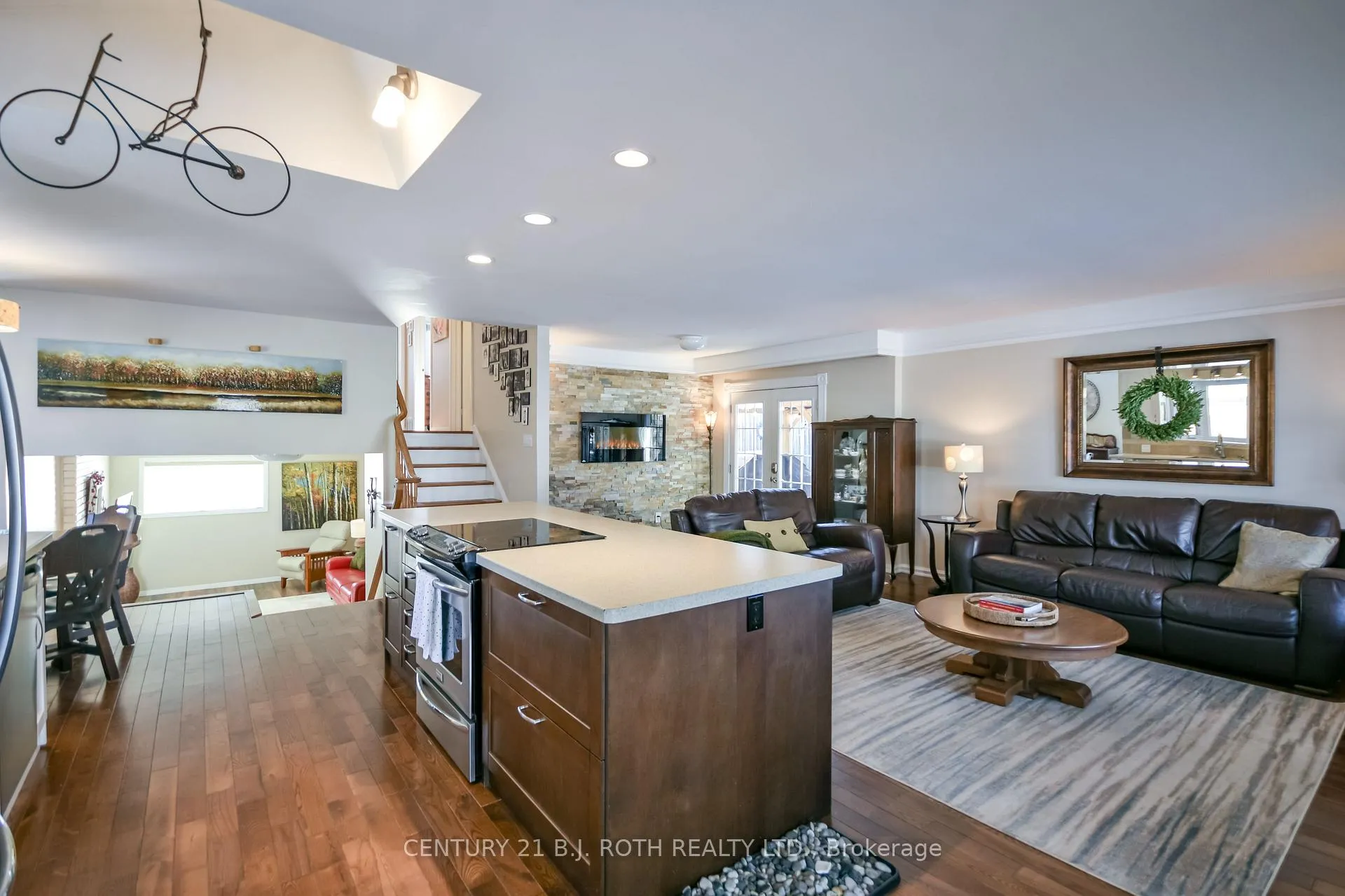 Photo 8 of 3 Marwendy Drive, Barrie, Grove East — HOMEH