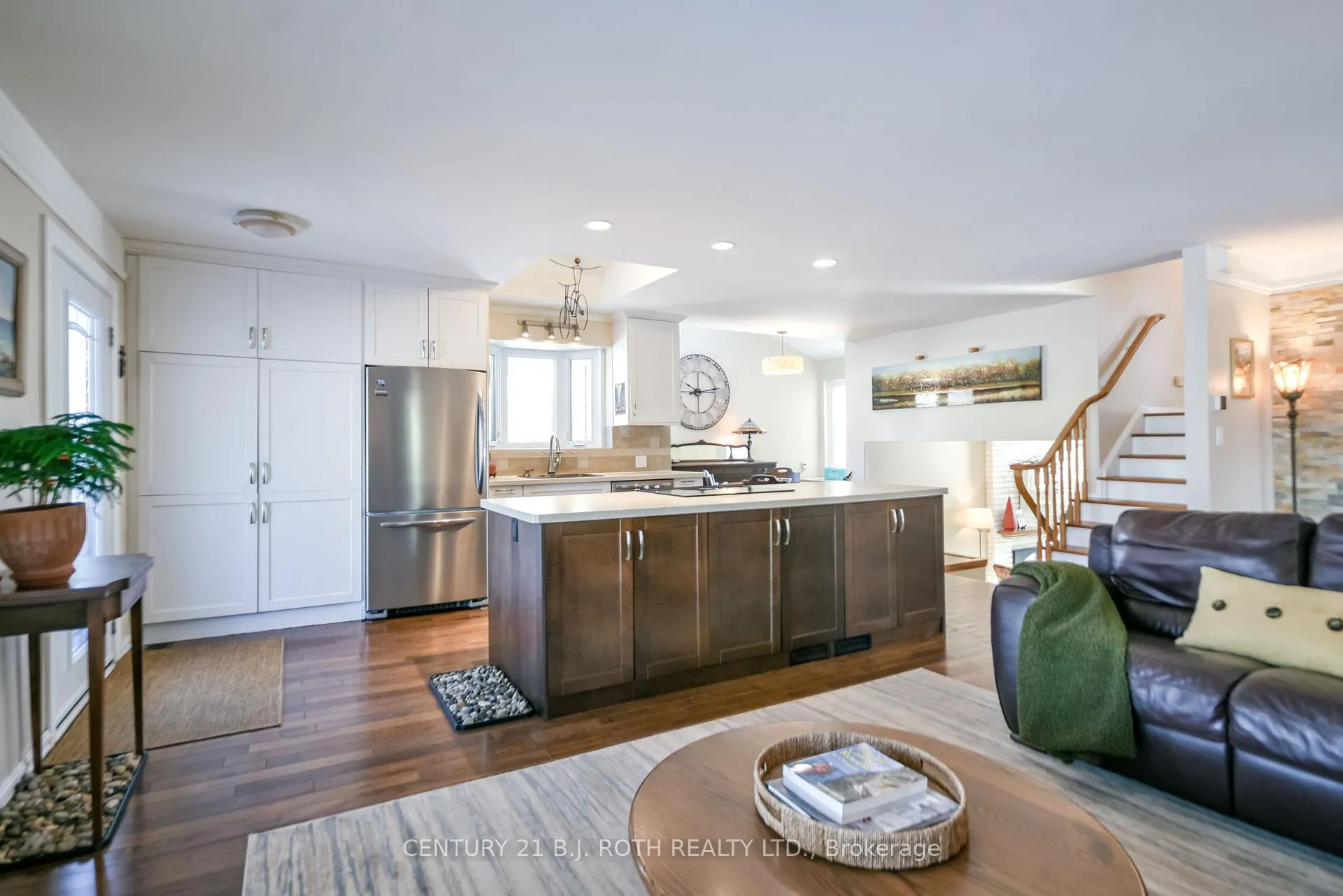 Photo 10 of 3 Marwendy Drive, Barrie, Grove East — HOMEH