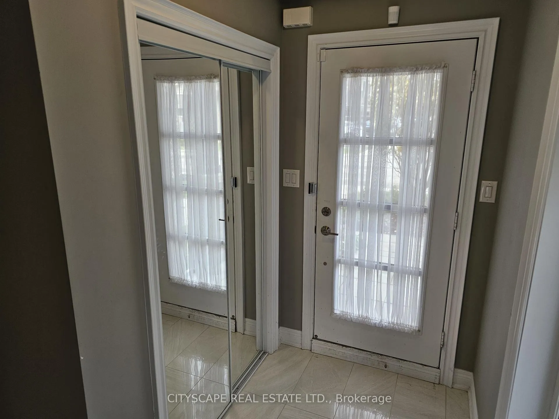 Photo 14 of 16 Waterview Lane, Grimsby, Grimsby Beach — HOMEH