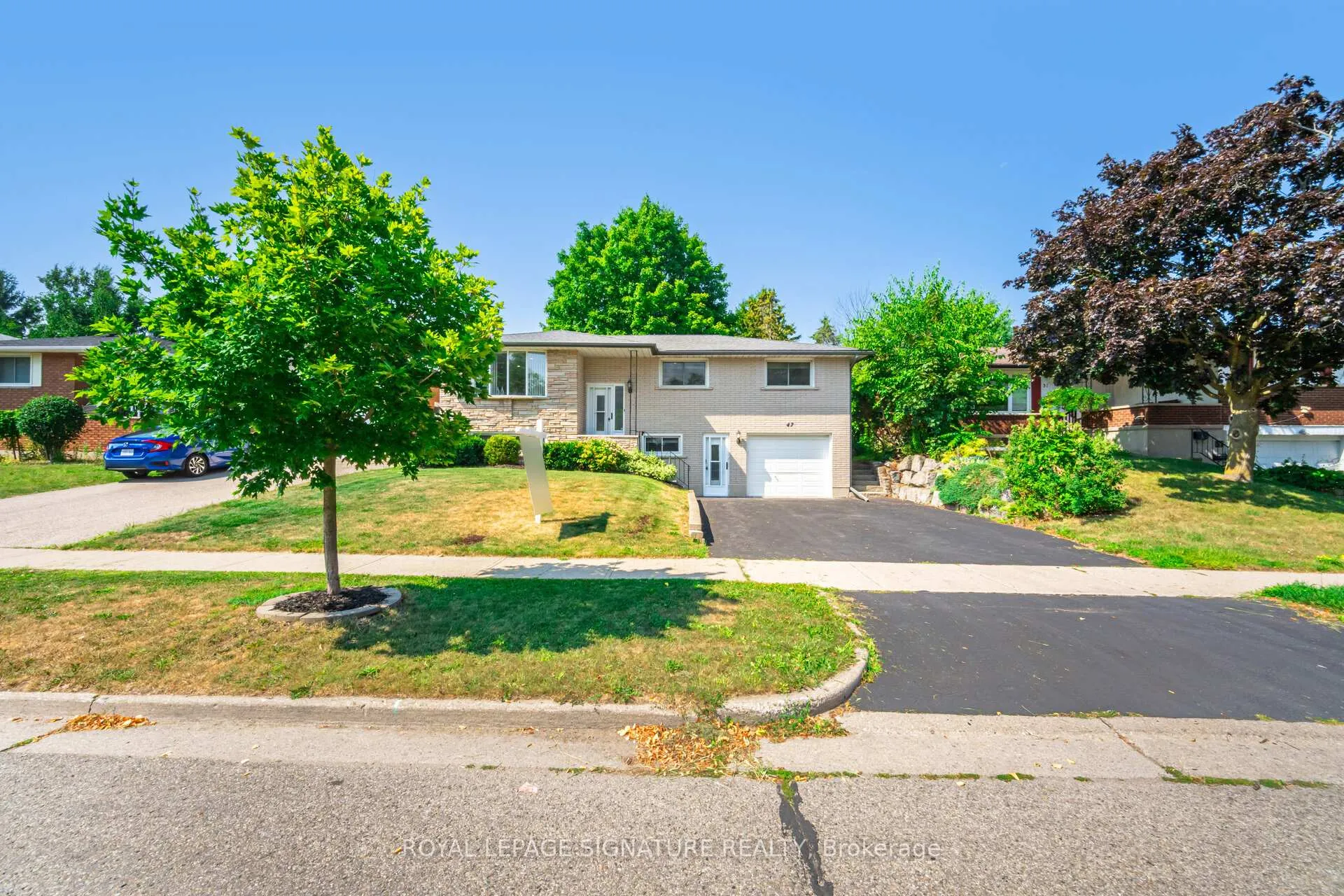 Photo 2 of 47 Eagen Drive, Kitchener — HOMEH