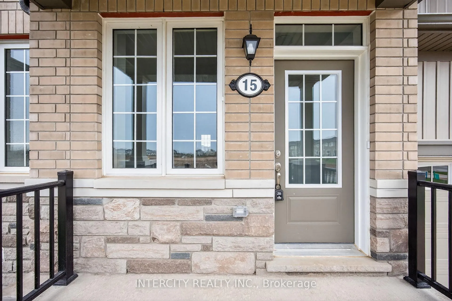 Photo 3 of 15 Avalon Drive, Wasaga Beach — HOMEH