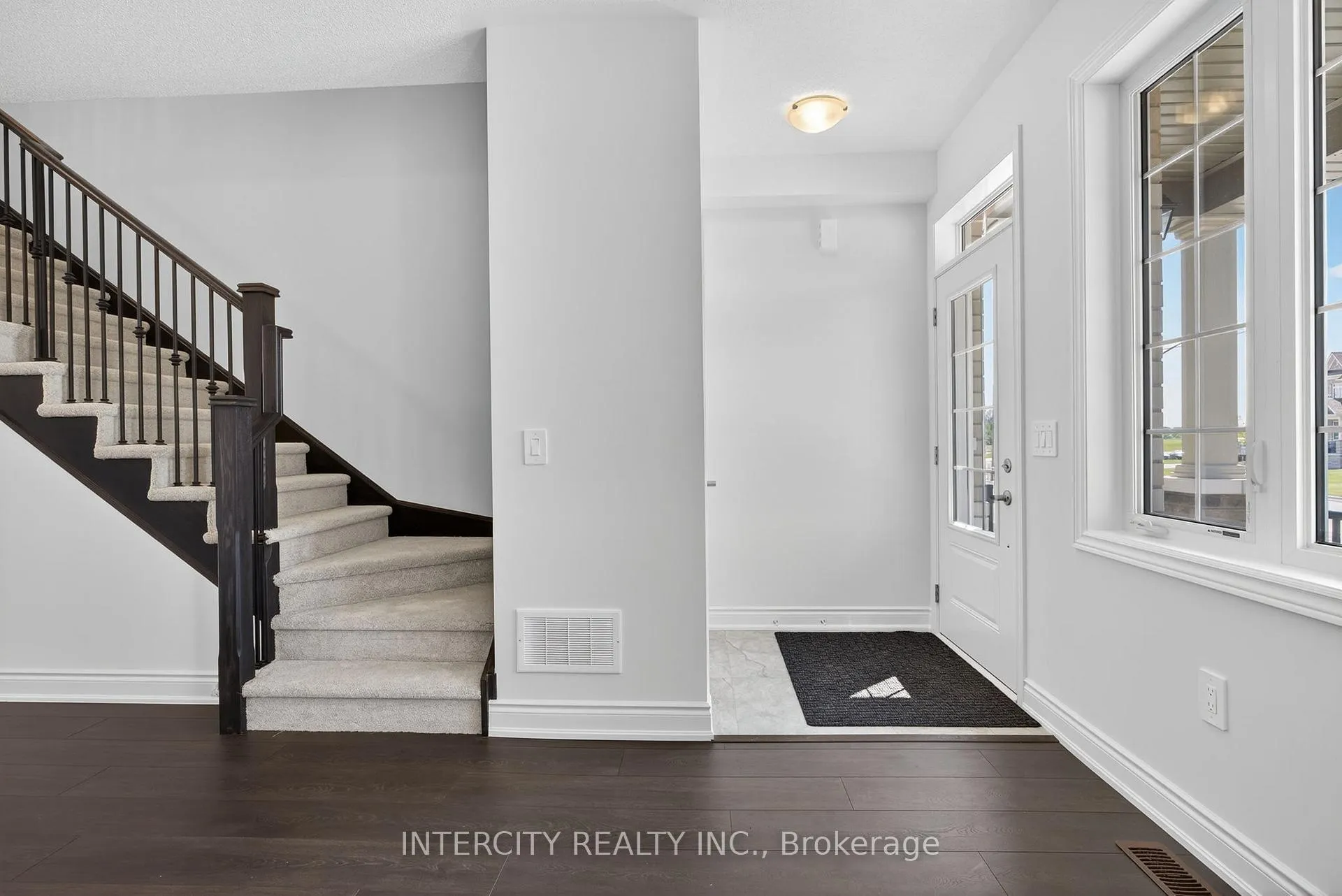 Photo 5 of 15 Avalon Drive, Wasaga Beach — HOMEH