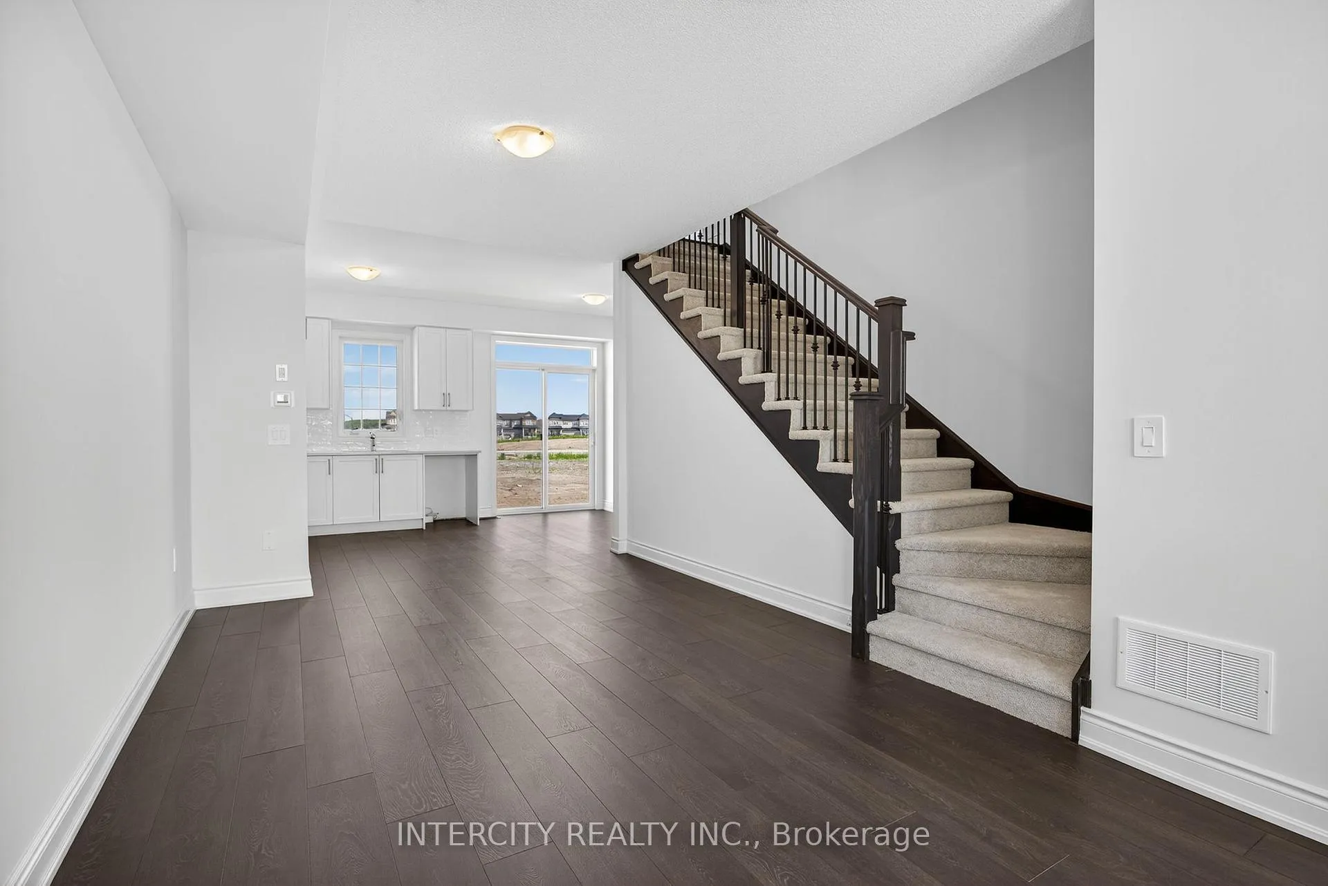 Photo 7 of 15 Avalon Drive, Wasaga Beach — HOMEH