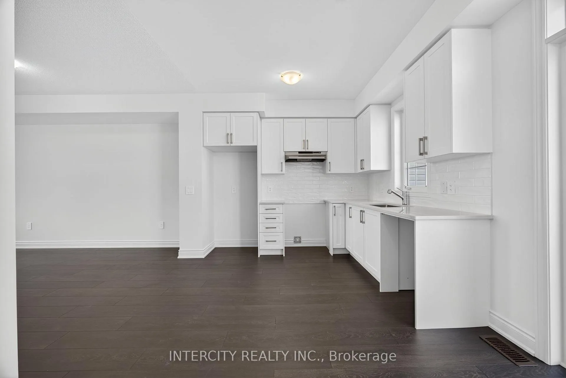 Photo 12 of 15 Avalon Drive, Wasaga Beach — HOMEH