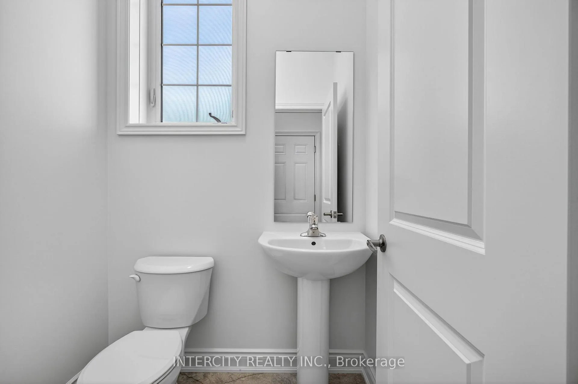 Photo 16 of 15 Avalon Drive, Wasaga Beach — HOMEH