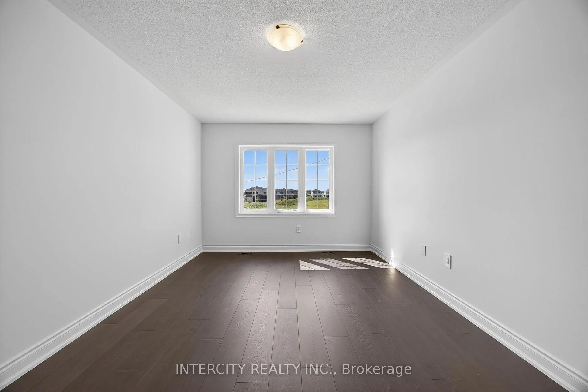 Photo 25 of 15 Avalon Drive, Wasaga Beach — HOMEH