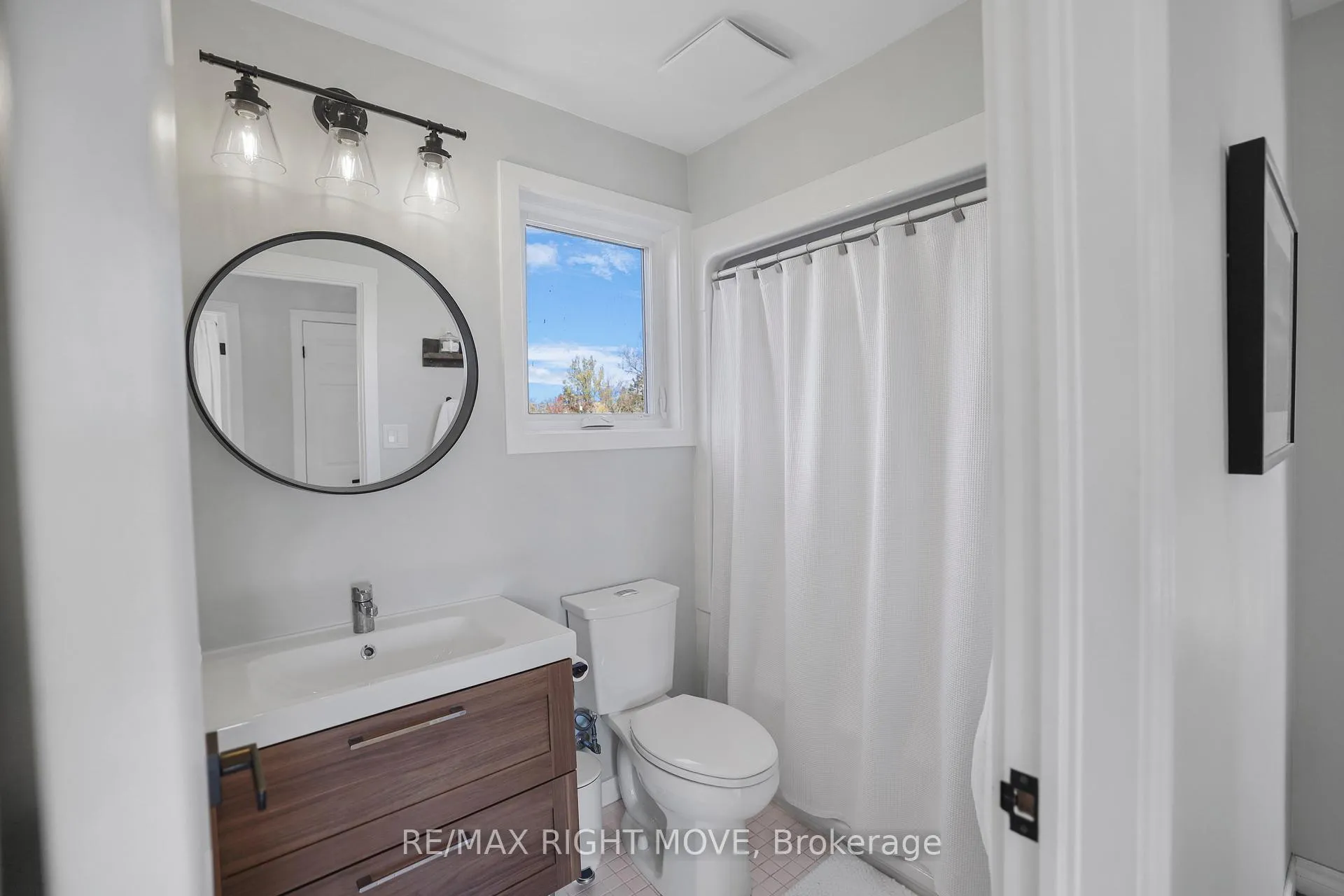 Photo 10 of 2900 Lakeside Drive, Severn, West Shore — HOMEH