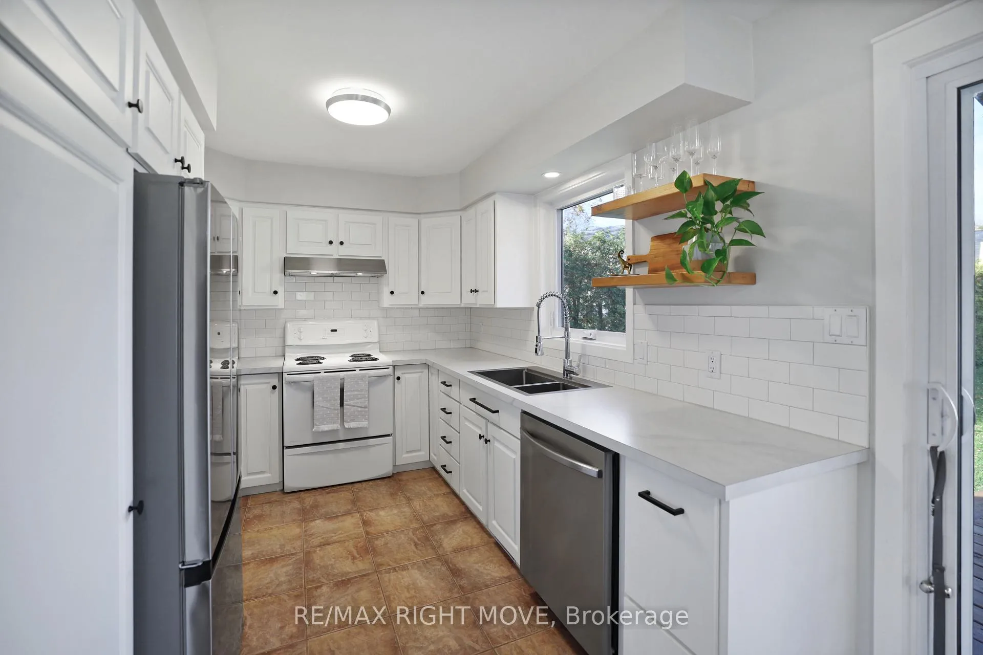 Photo 18 of 2900 Lakeside Drive, Severn, West Shore — HOMEH