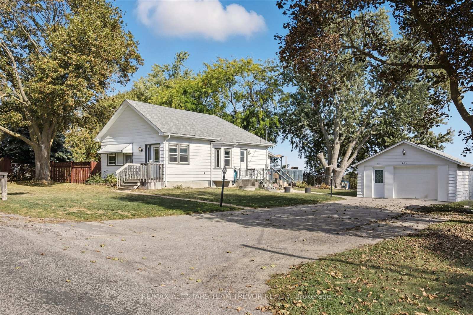 Photo 1 of 169 The Queensway, Georgina, Keswick North — HOMEH