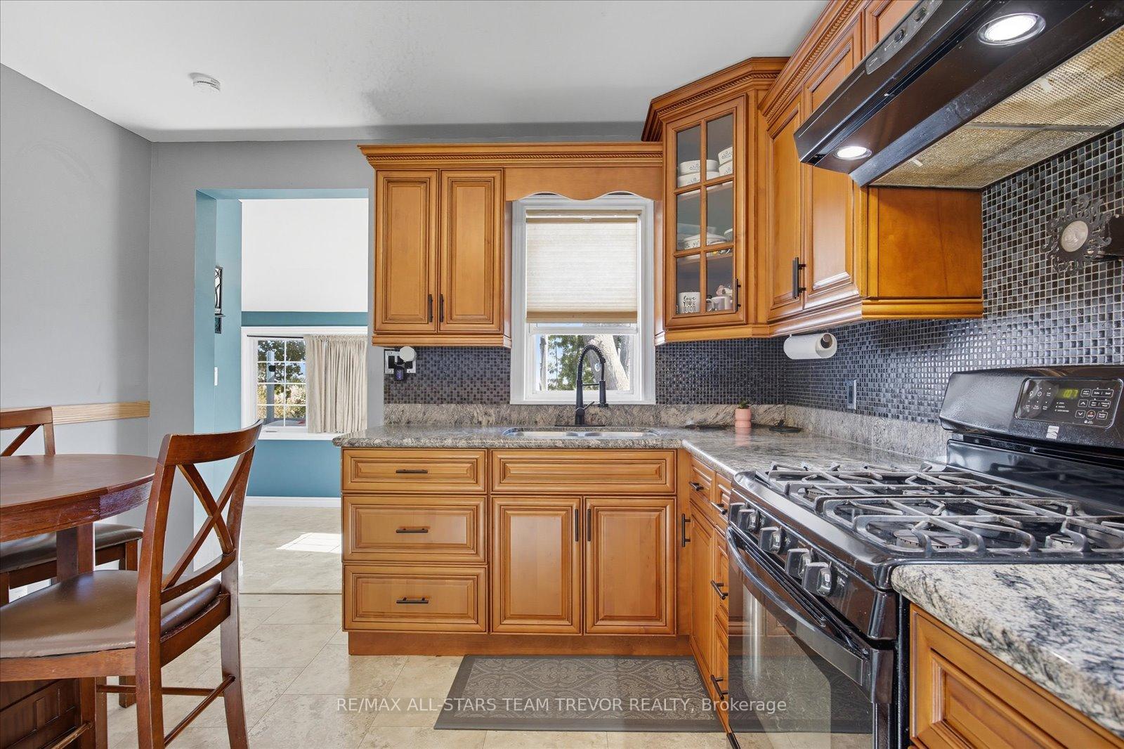 Photo 3 of 169 The Queensway, Georgina, Keswick North — HOMEH