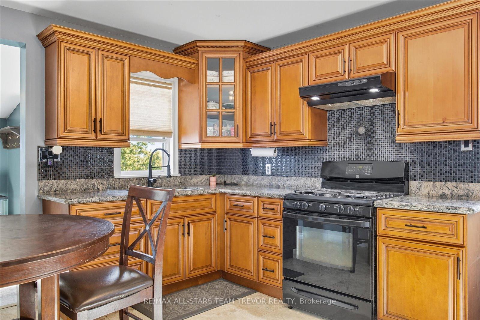 Photo 5 of 169 The Queensway, Georgina, Keswick North — HOMEH