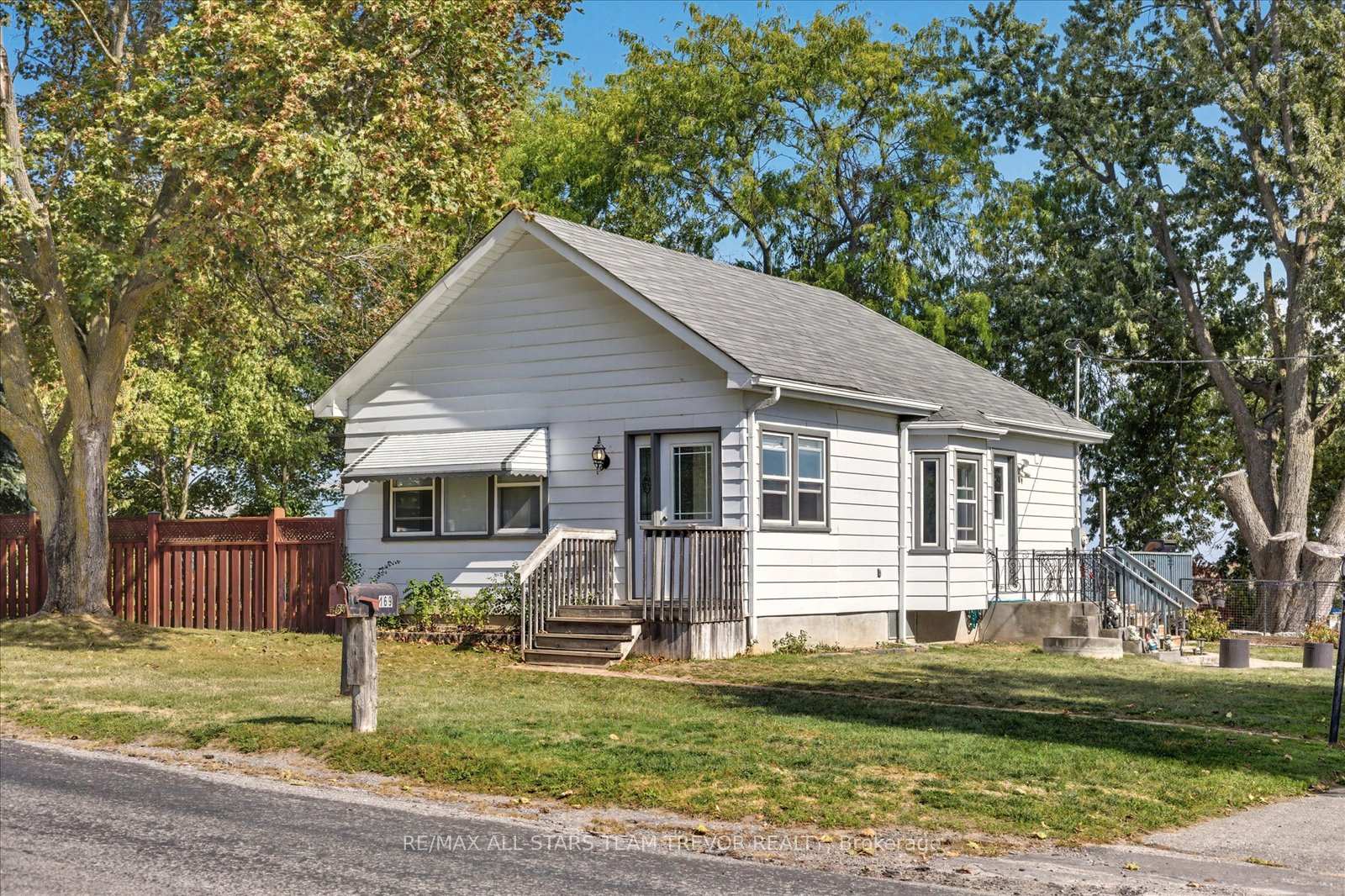 Photo 20 of 169 The Queensway, Georgina, Keswick North — HOMEH