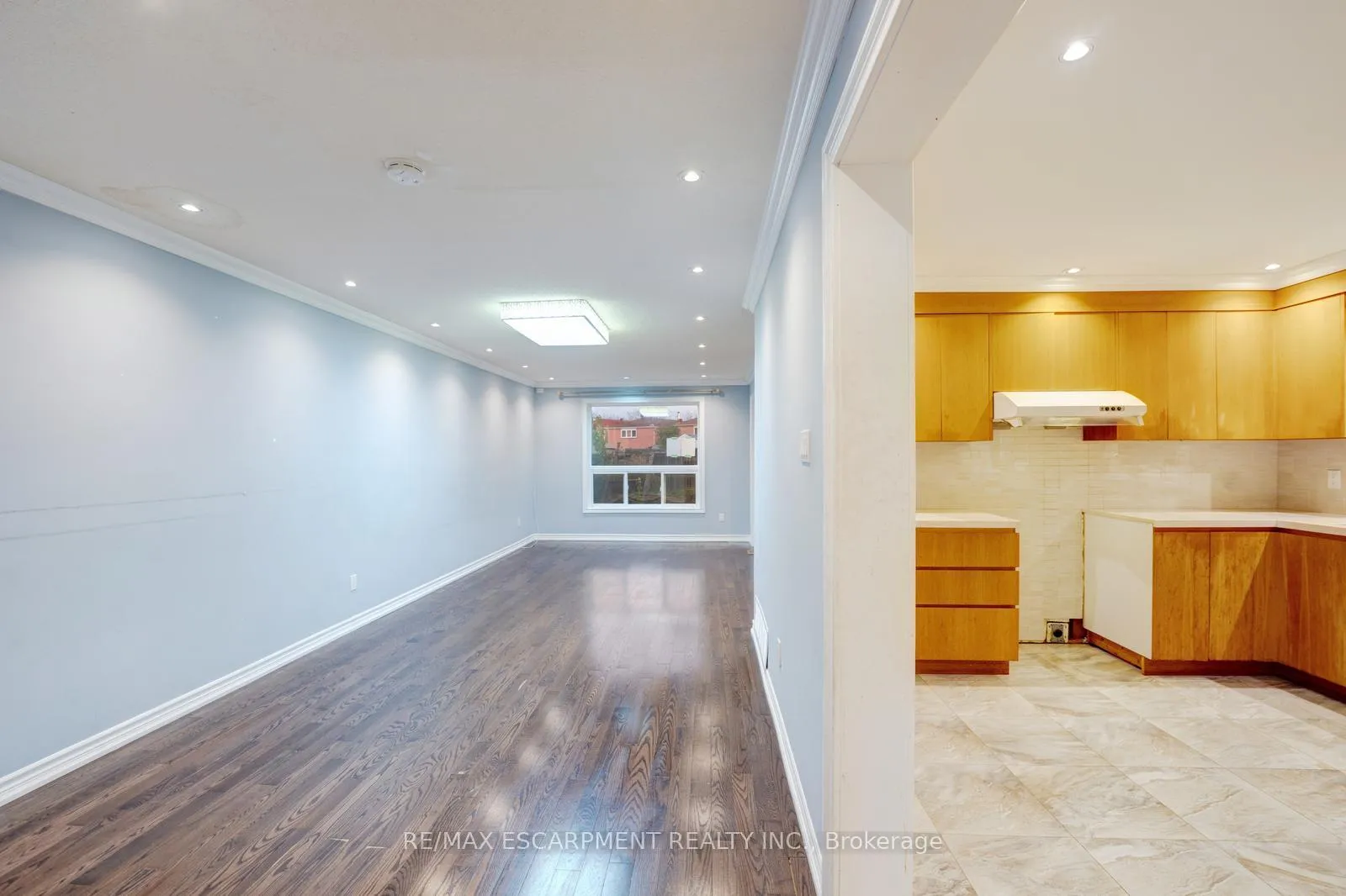 Photo 5 of 156 Cimmaron Street, Markham, Middlefield — HOMEH