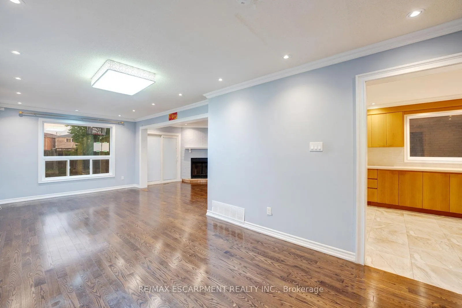 Photo 6 of 156 Cimmaron Street, Markham, Middlefield — HOMEH
