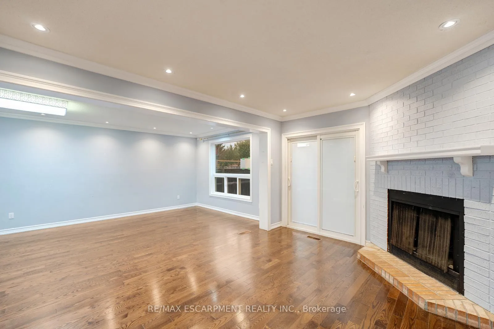 Photo 7 of 156 Cimmaron Street, Markham, Middlefield — HOMEH