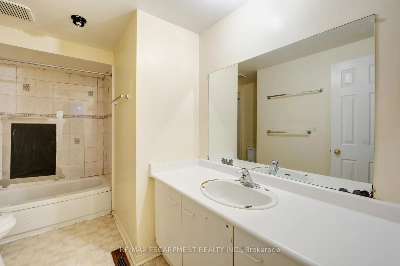 Photo 23 of 156 Cimmaron Street, Markham, Middlefield — HOMEH