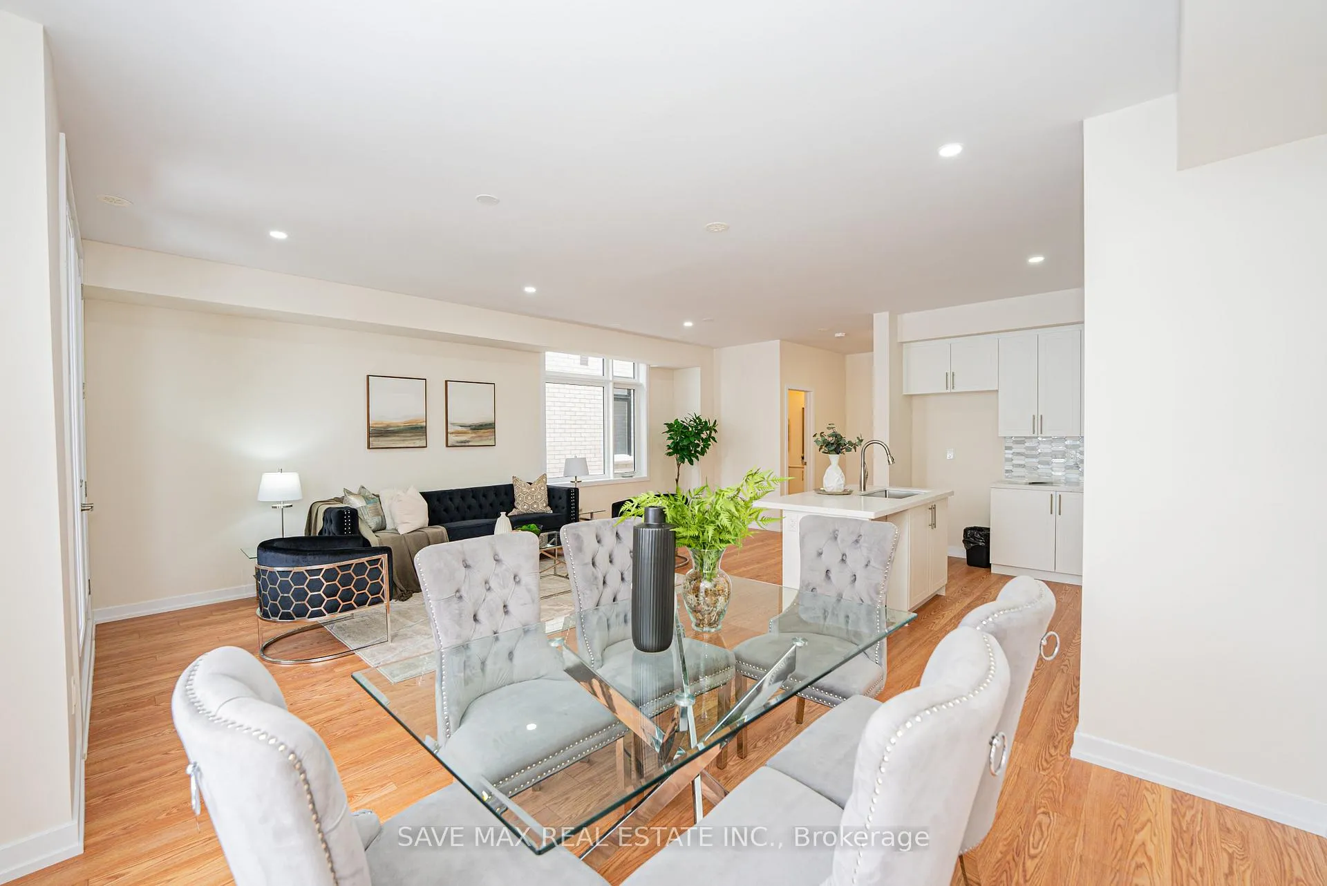 Photo 11 of 26 Dandara Gate, Vaughan, Steeles West Industrial — HOMEH