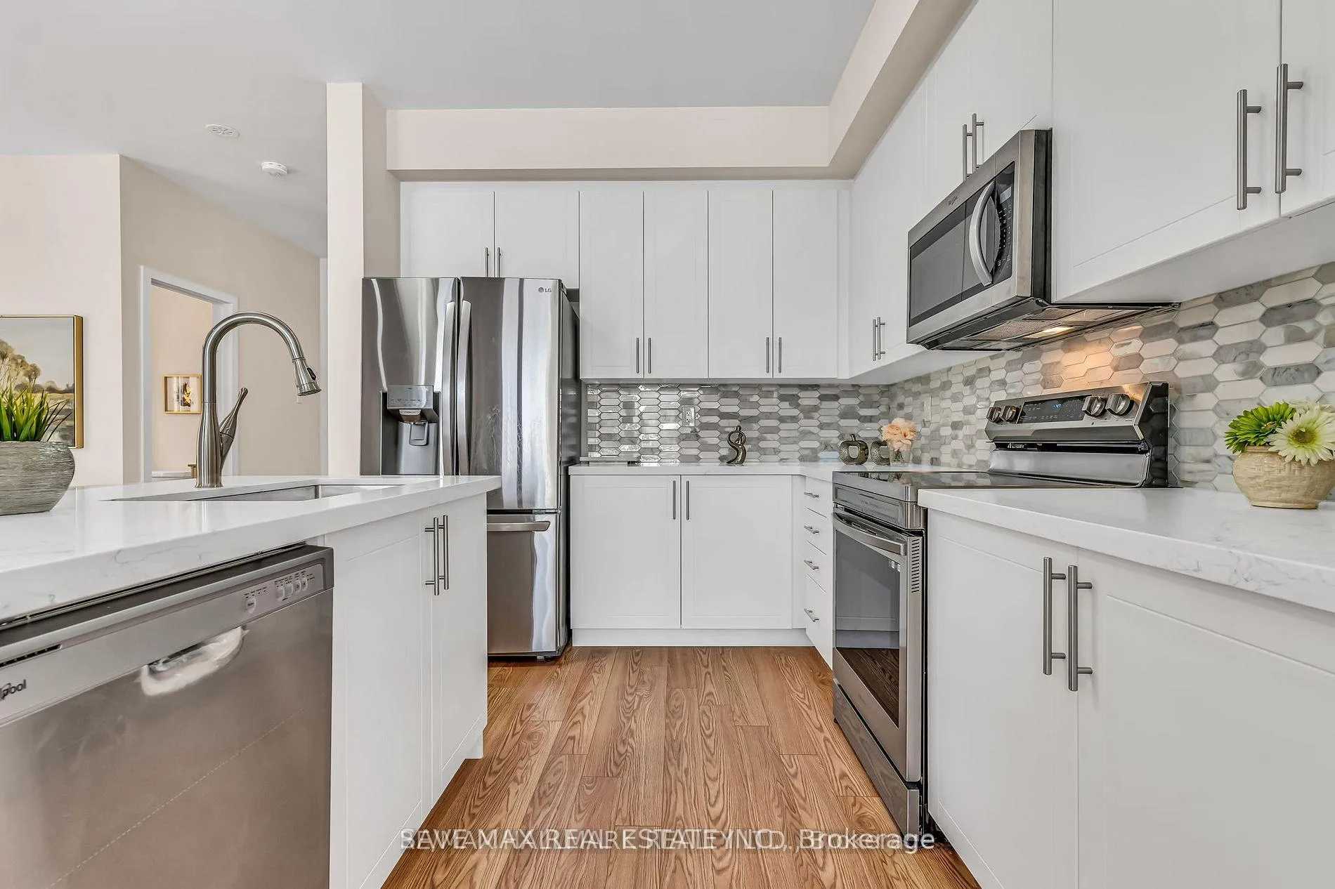 Photo 13 of 26 Dandara Gate, Vaughan, Steeles West Industrial — HOMEH