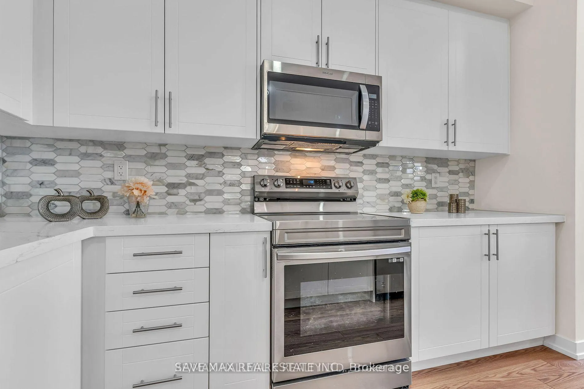 Photo 14 of 26 Dandara Gate, Vaughan, Steeles West Industrial — HOMEH