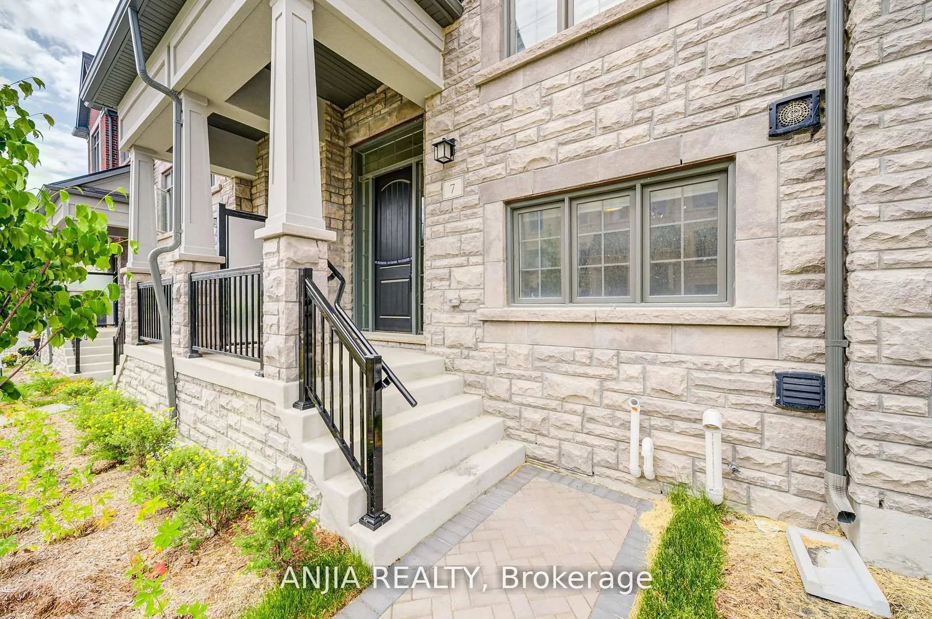 Photo 2 of 7 Bright Terrace Way E, Markham, Angus Glen — HOMEH