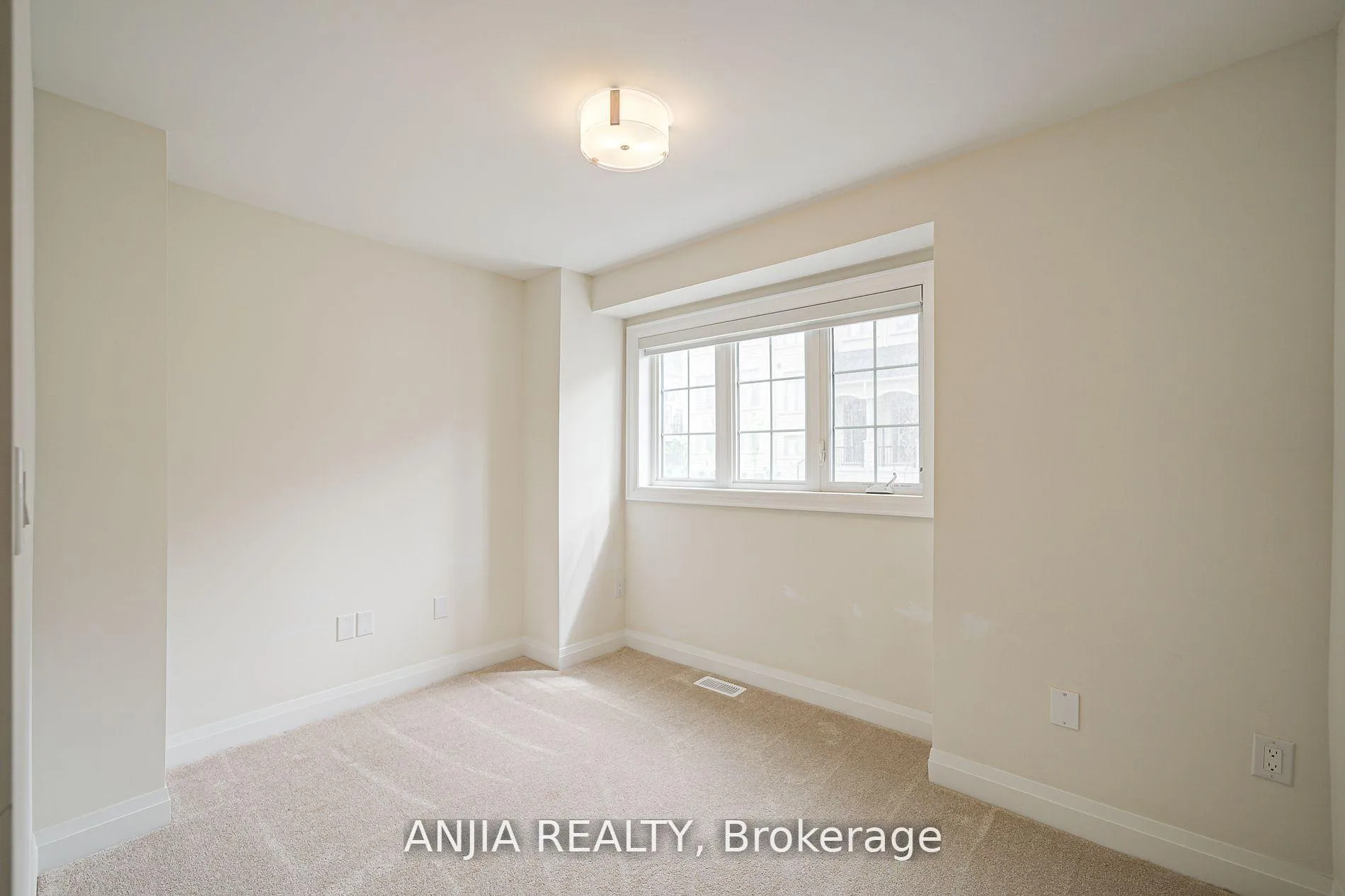 Photo 5 of 7 Bright Terrace Way E, Markham, Angus Glen — HOMEH