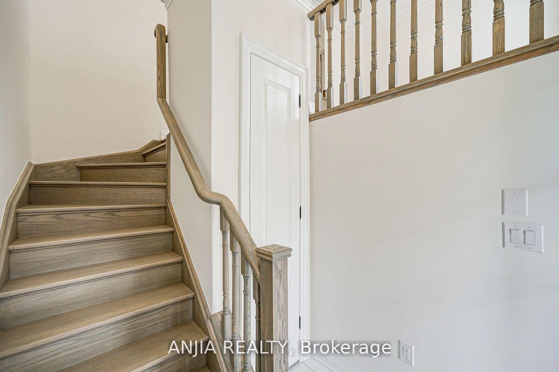 Photo 8 of 7 Bright Terrace Way E, Markham, Angus Glen — HOMEH