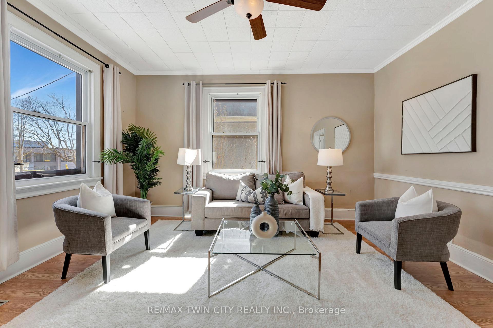 Photo 5 of 44 Broadway Street W, Brant, Paris — HOMEH