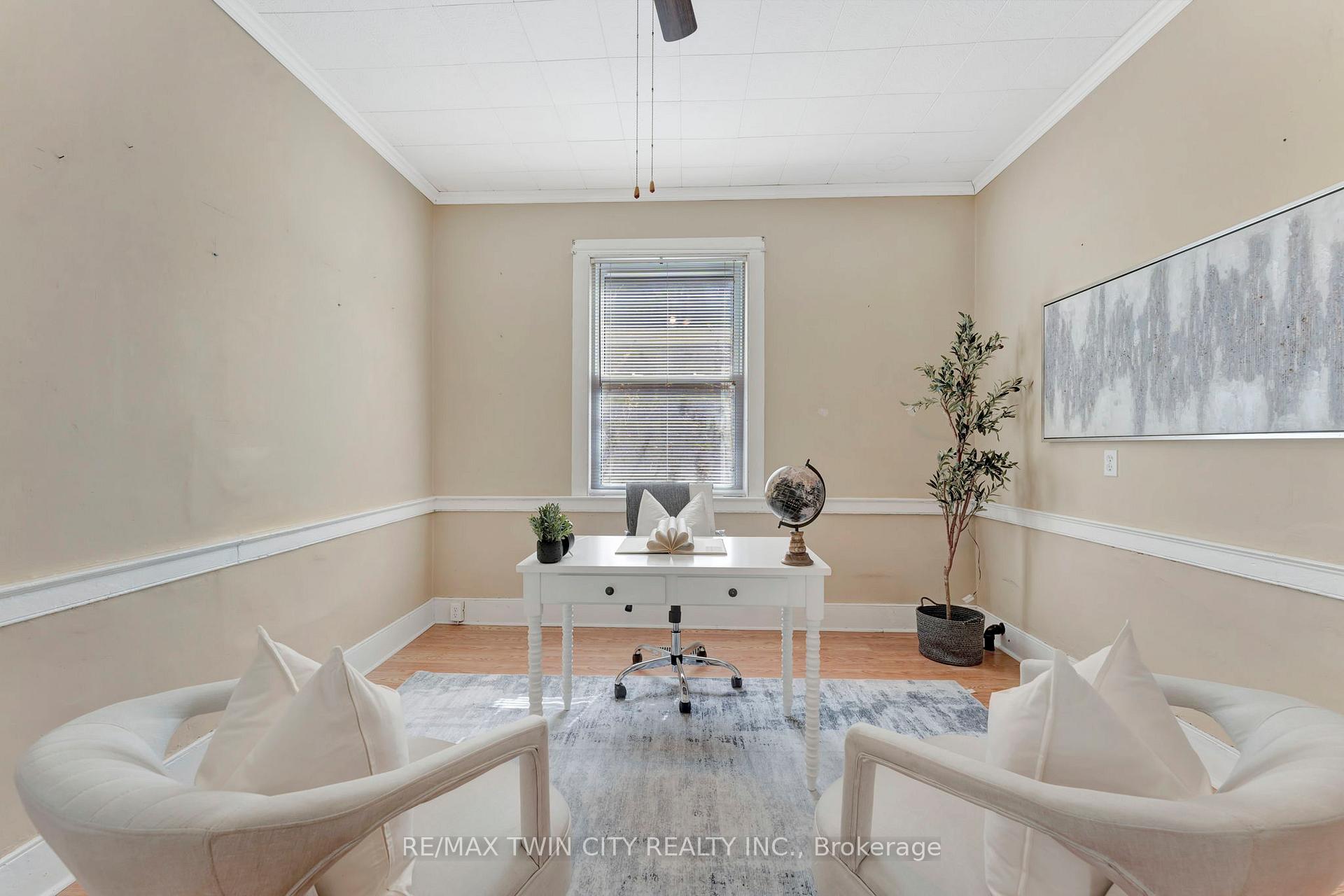 Photo 11 of 44 Broadway Street W, Brant, Paris — HOMEH