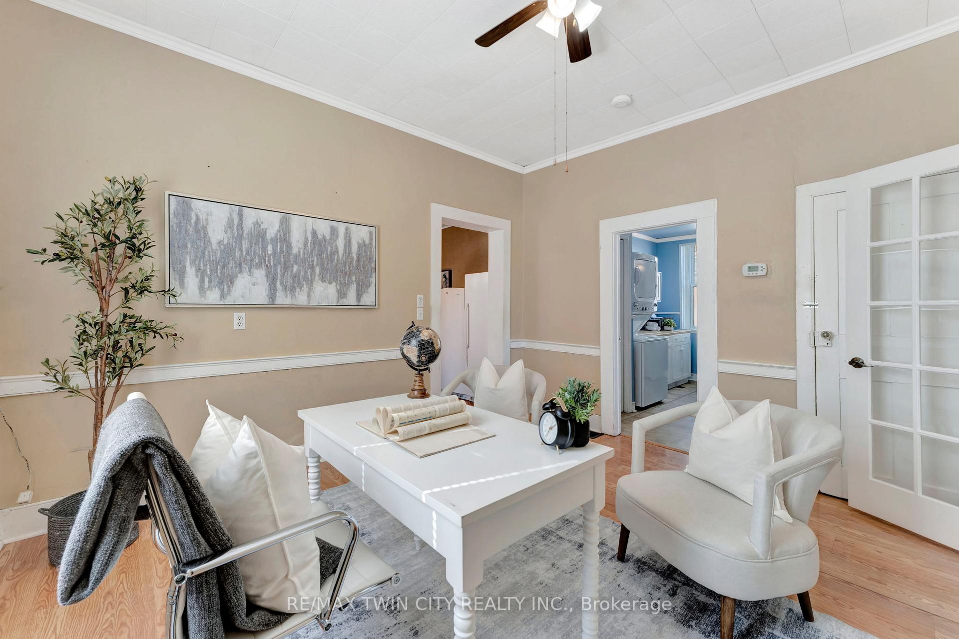 Photo 12 of 44 Broadway Street W, Brant, Paris — HOMEH