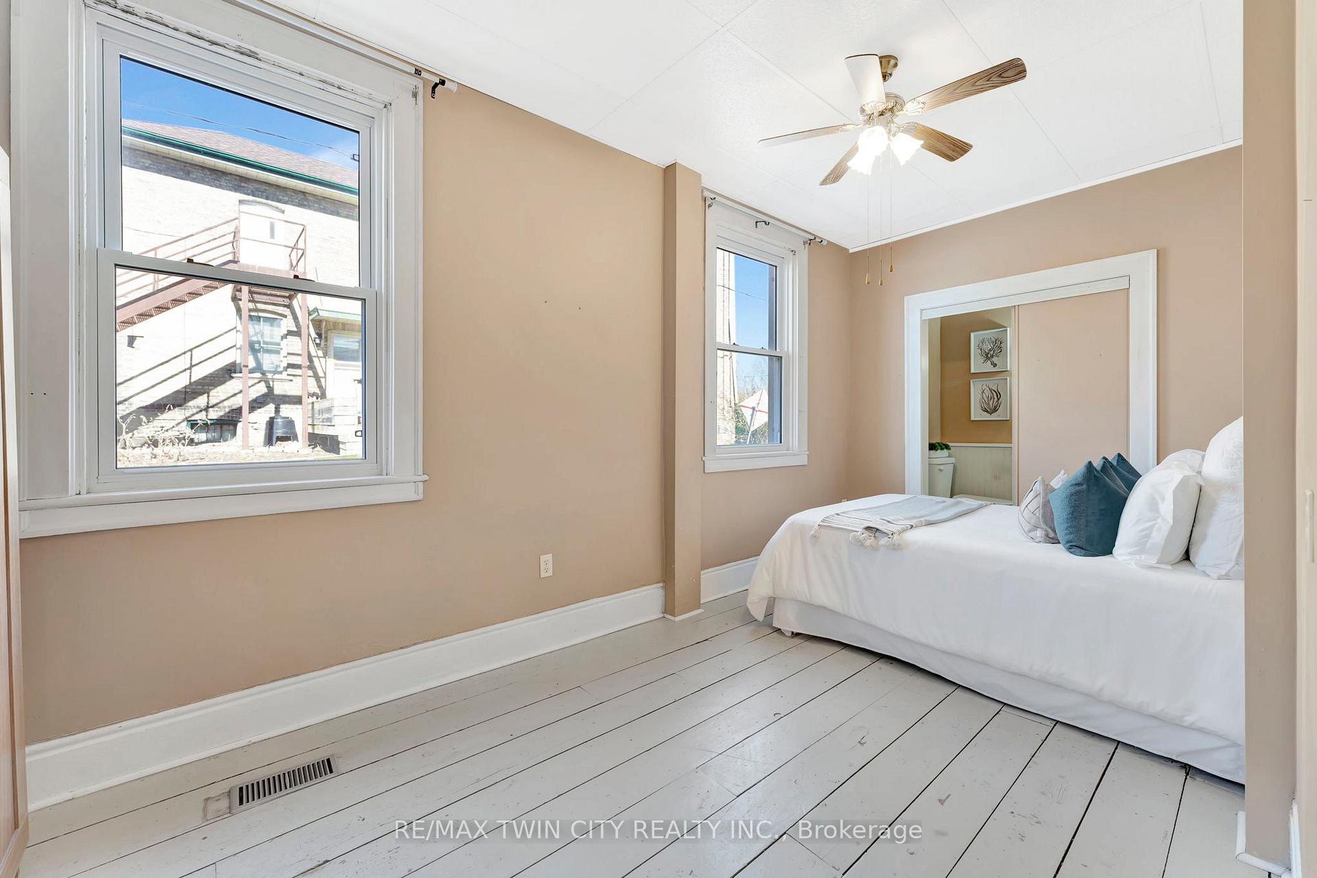 Photo 21 of 44 Broadway Street W, Brant, Paris — HOMEH