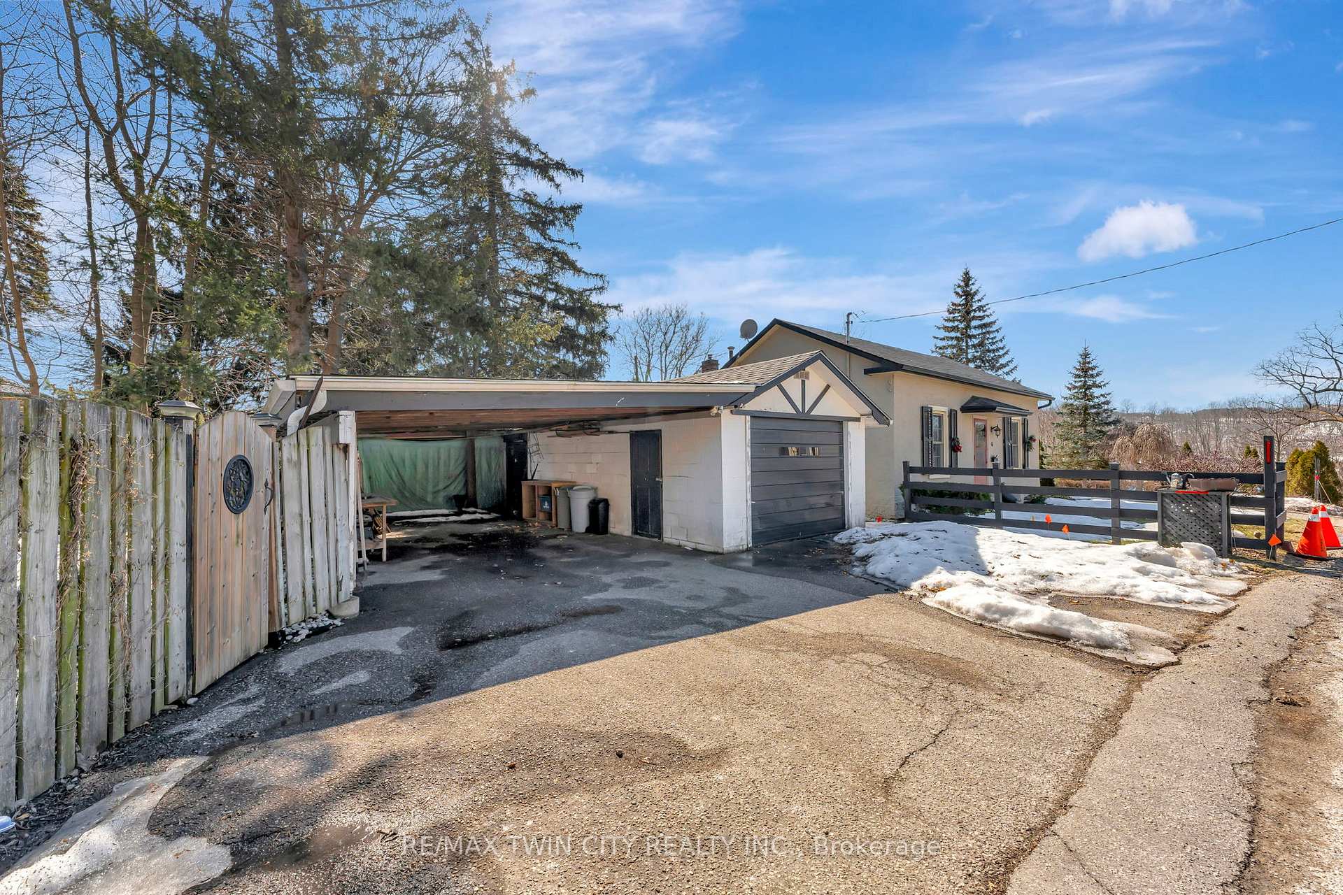 Photo 29 of 44 Broadway Street W, Brant, Paris — HOMEH