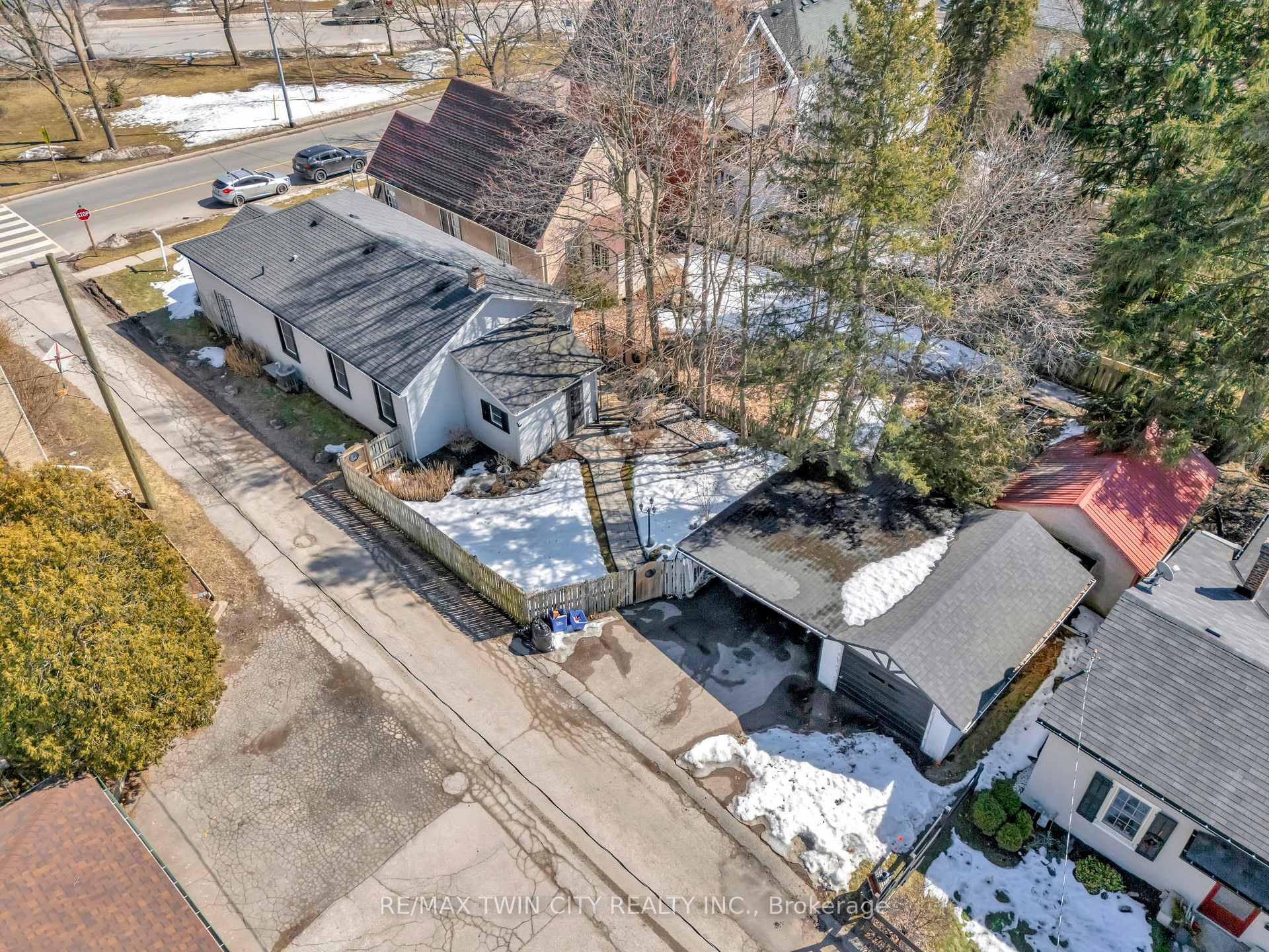 Photo 32 of 44 Broadway Street W, Brant, Paris — HOMEH