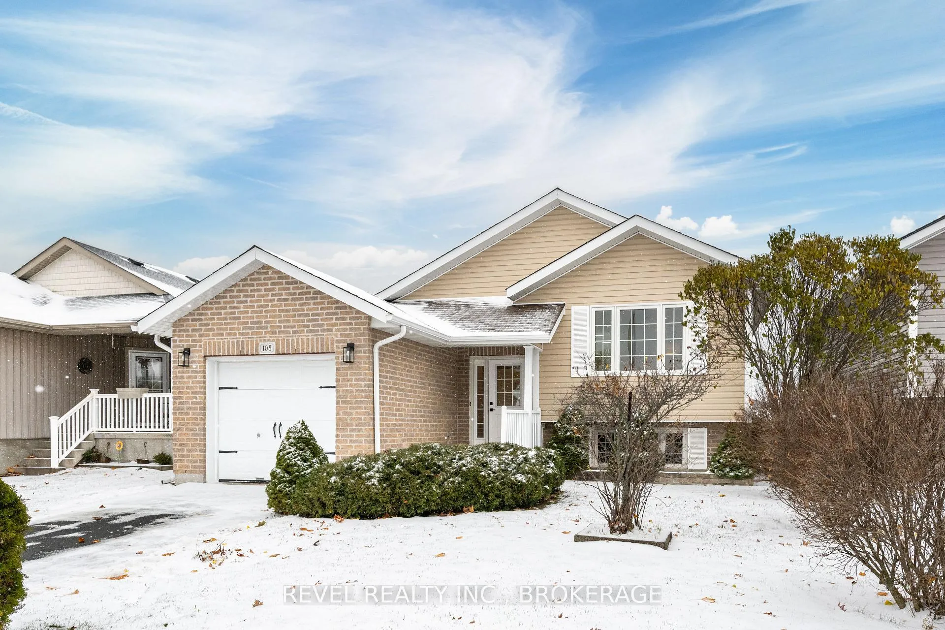Photo 2 of 108 Islandview Drive, Loyalist, Amherstview — HOMEH
