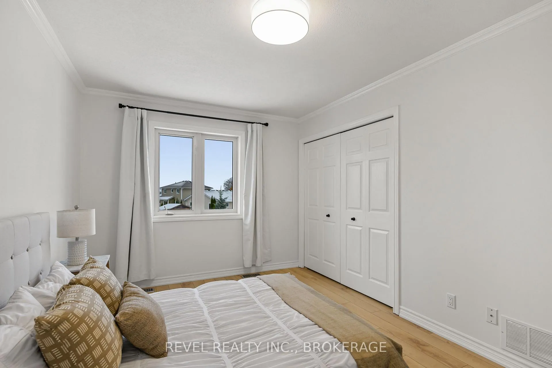 Photo 3 of 108 Islandview Drive, Loyalist, Amherstview — HOMEH