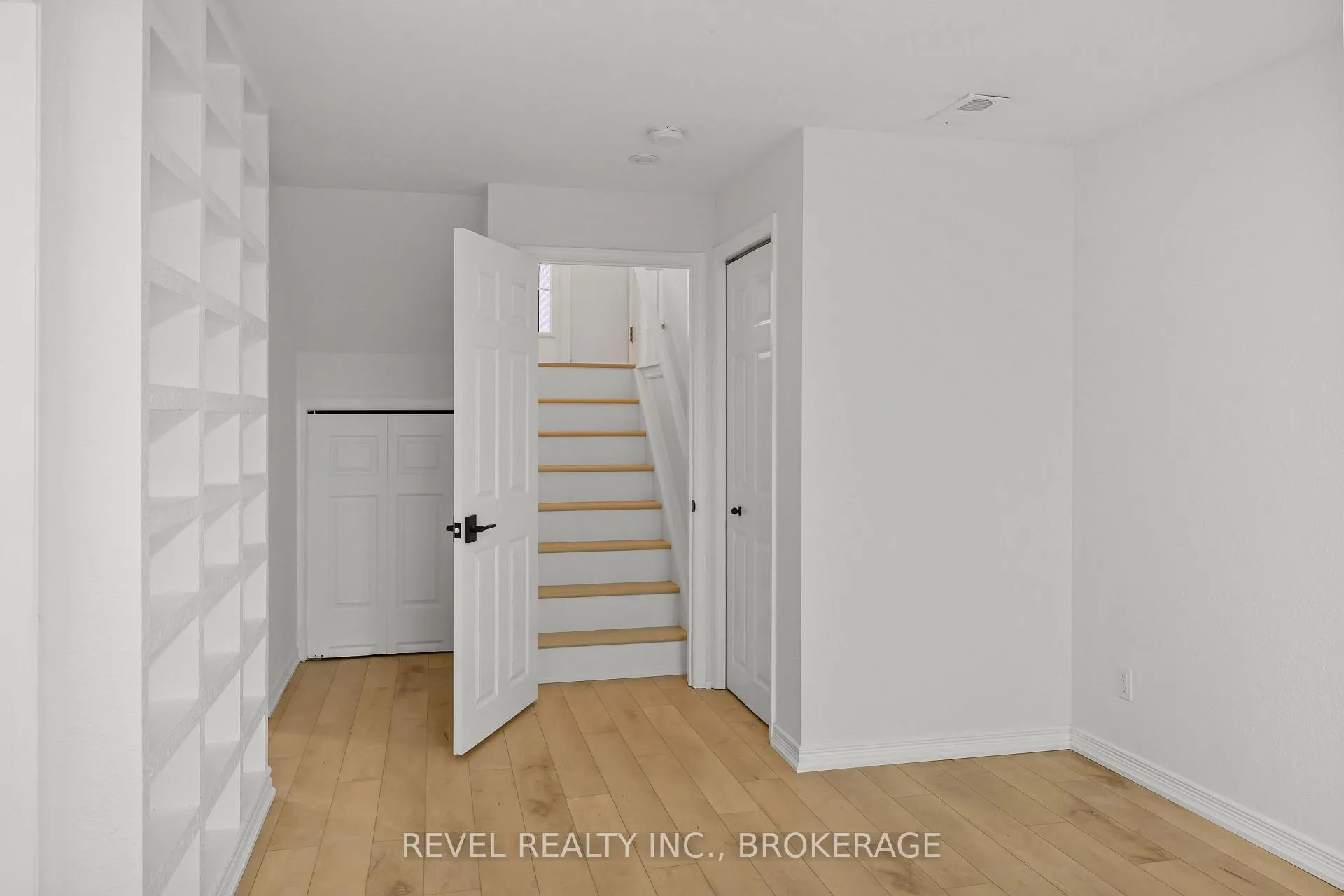 Photo 23 of 108 Islandview Drive, Loyalist, Amherstview — HOMEH
