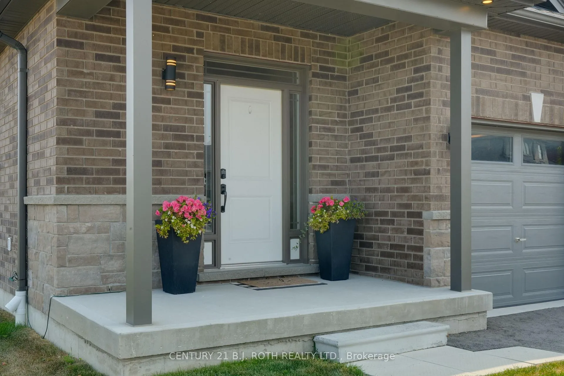Photo 3 of 124 Ritchie Crescent, Springwater, Elmvale — HOMEH